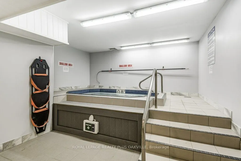 500 Green Road, #515