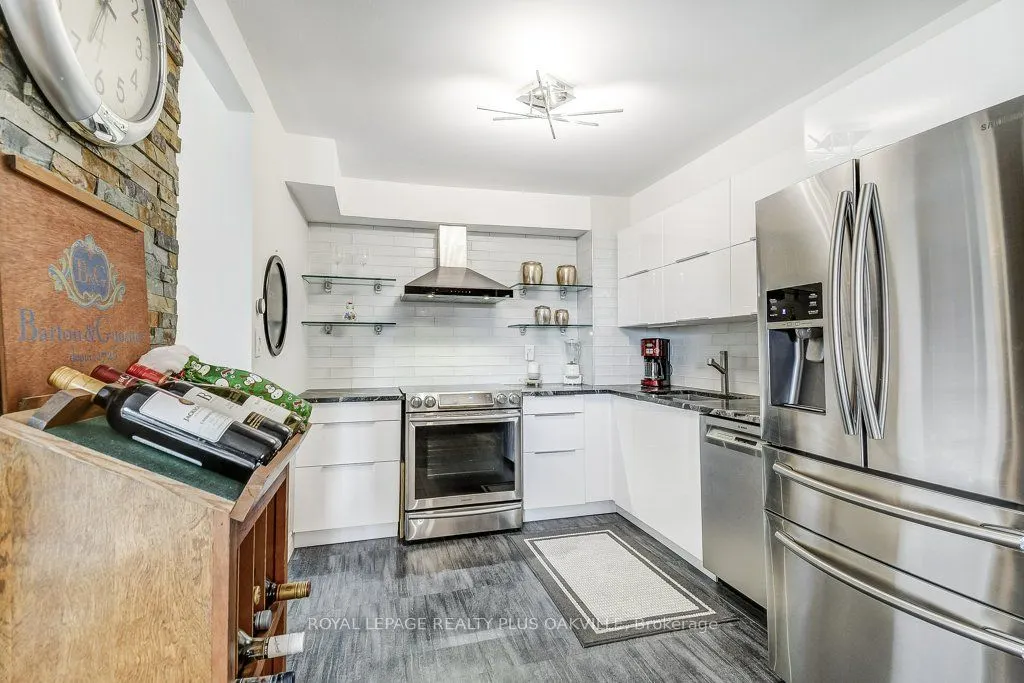 500 Green Road, #515