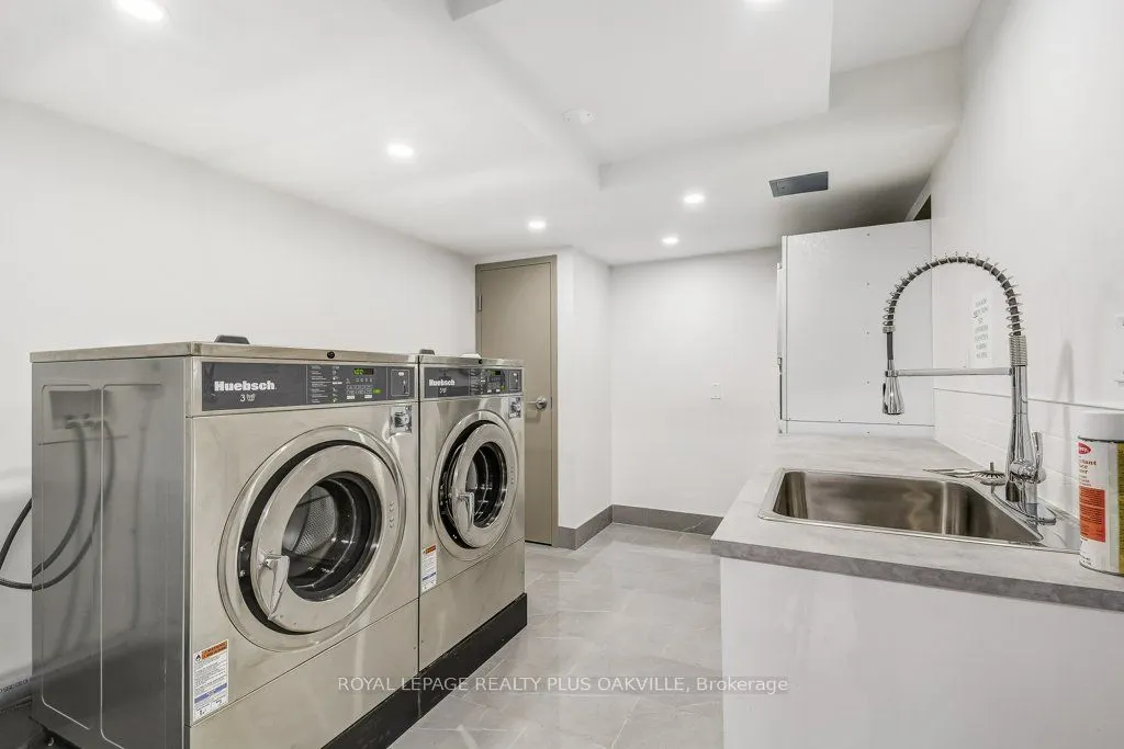 500 Green Road, #515