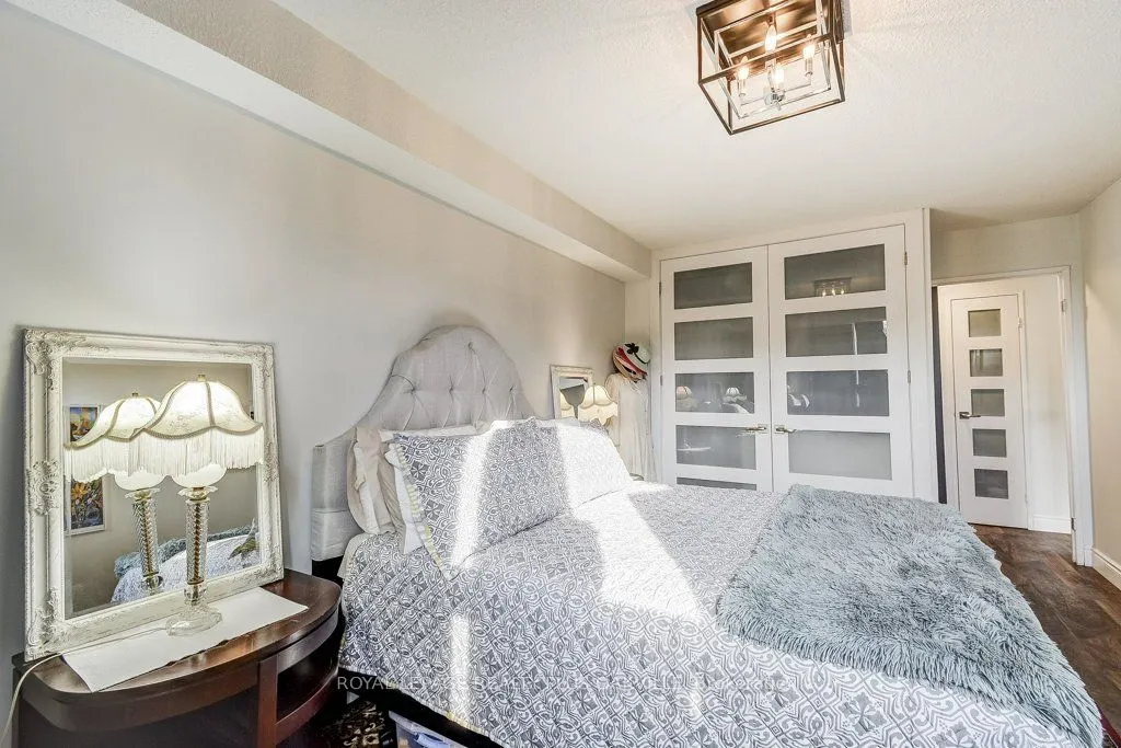 500 Green Road, #515