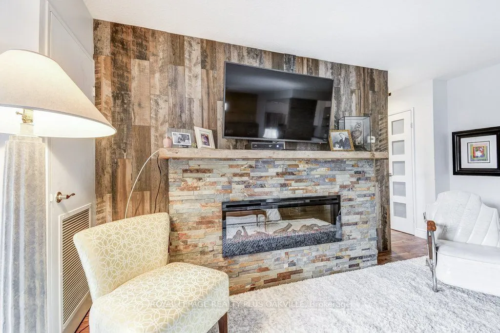 500 Green Road, #515