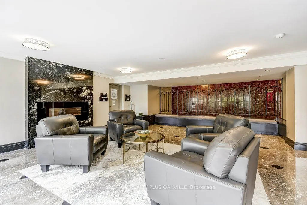 500 Green Road, #515