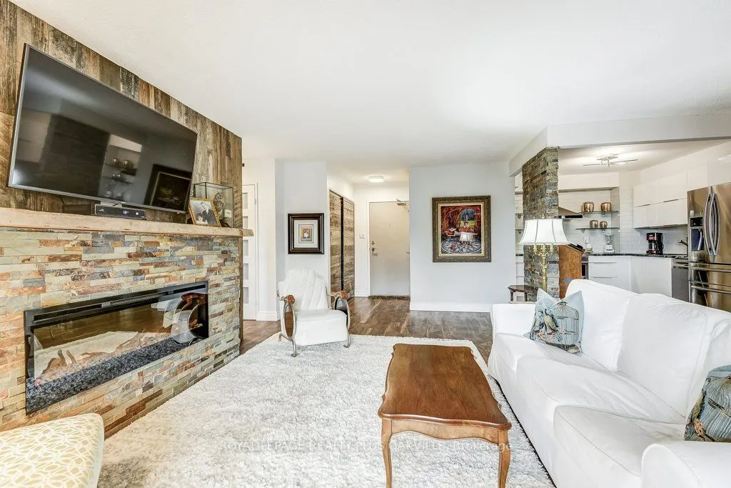 500 Green Road, #515