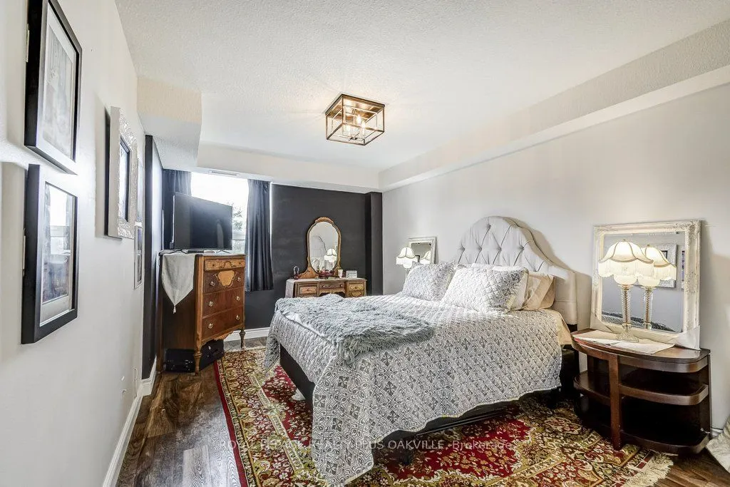 500 Green Road, #515