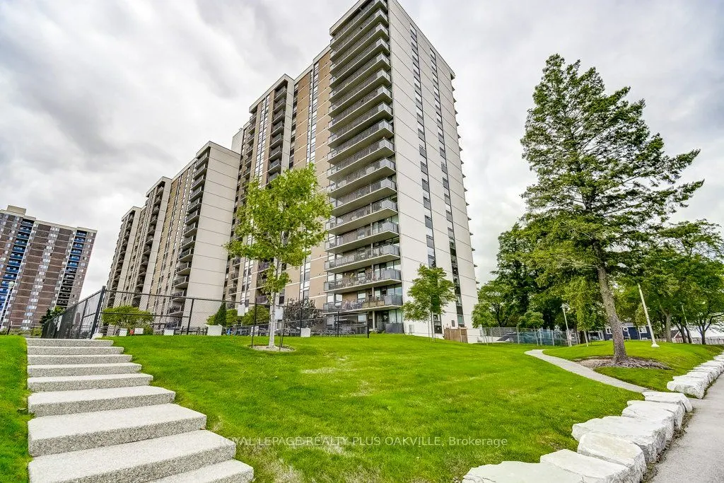 500 Green Road, #515