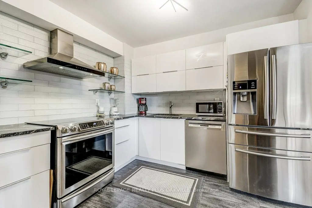 500 Green Road, #515