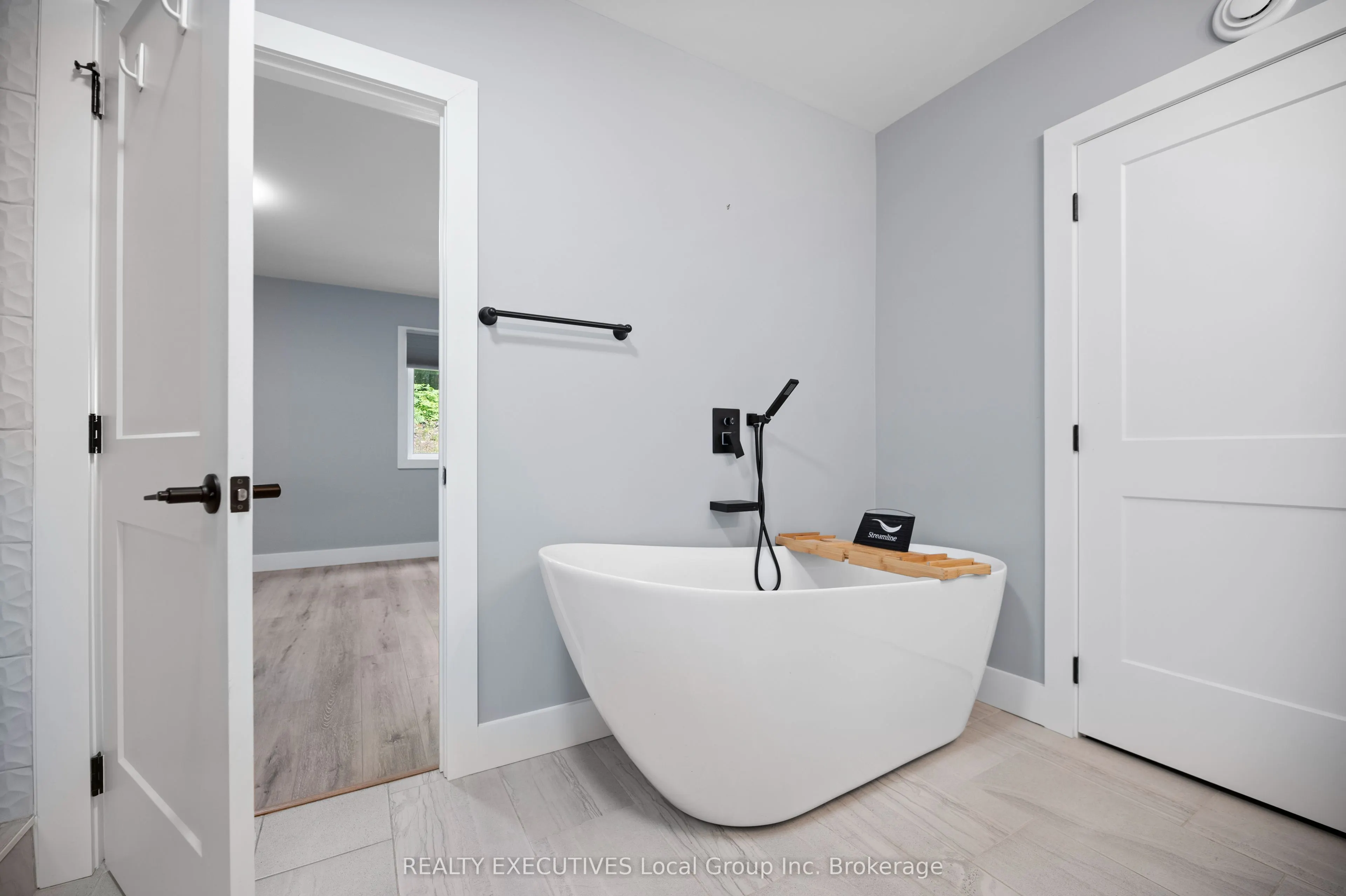 1278 VILLAGE Road, #4