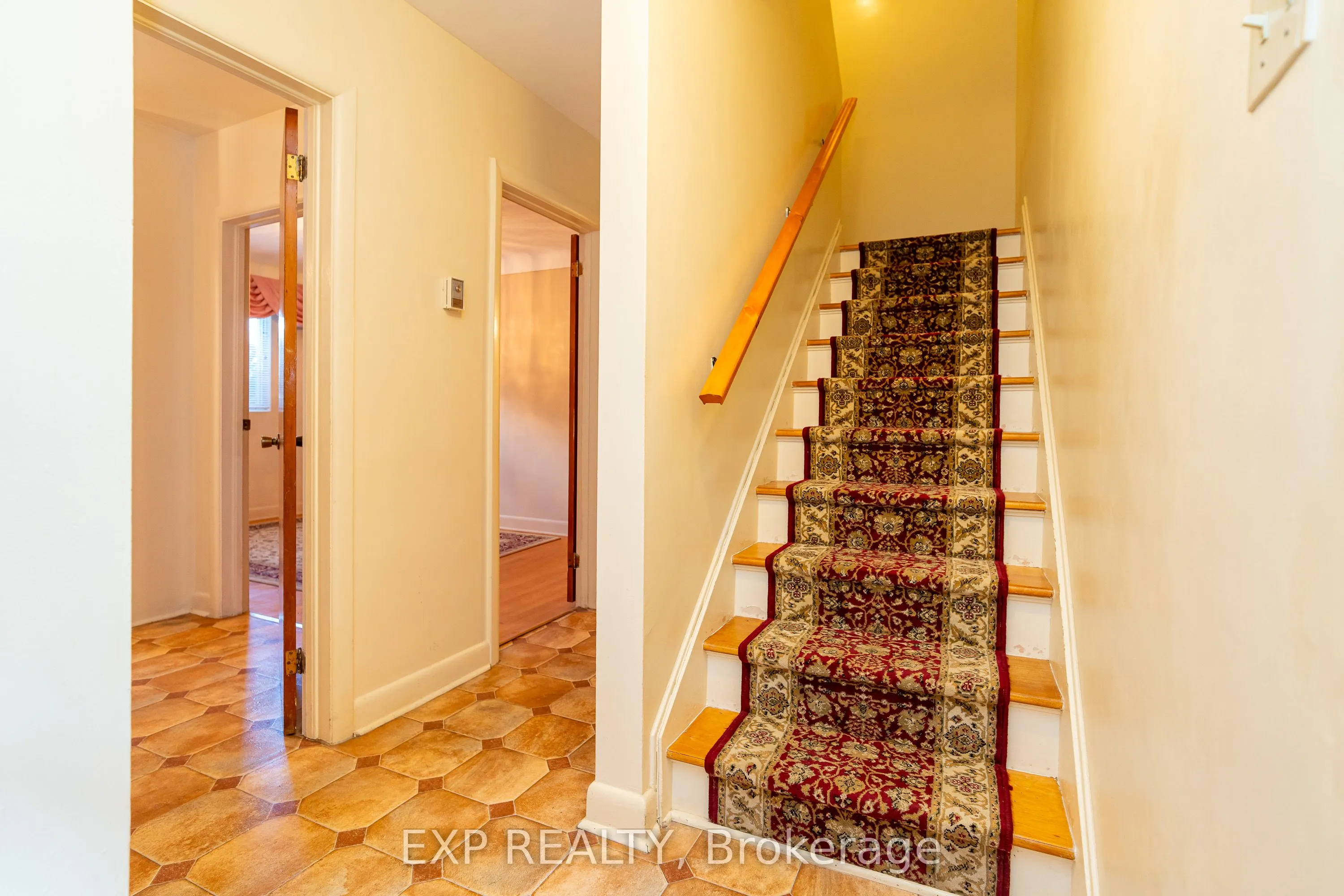 1008 Riddell Avenue S