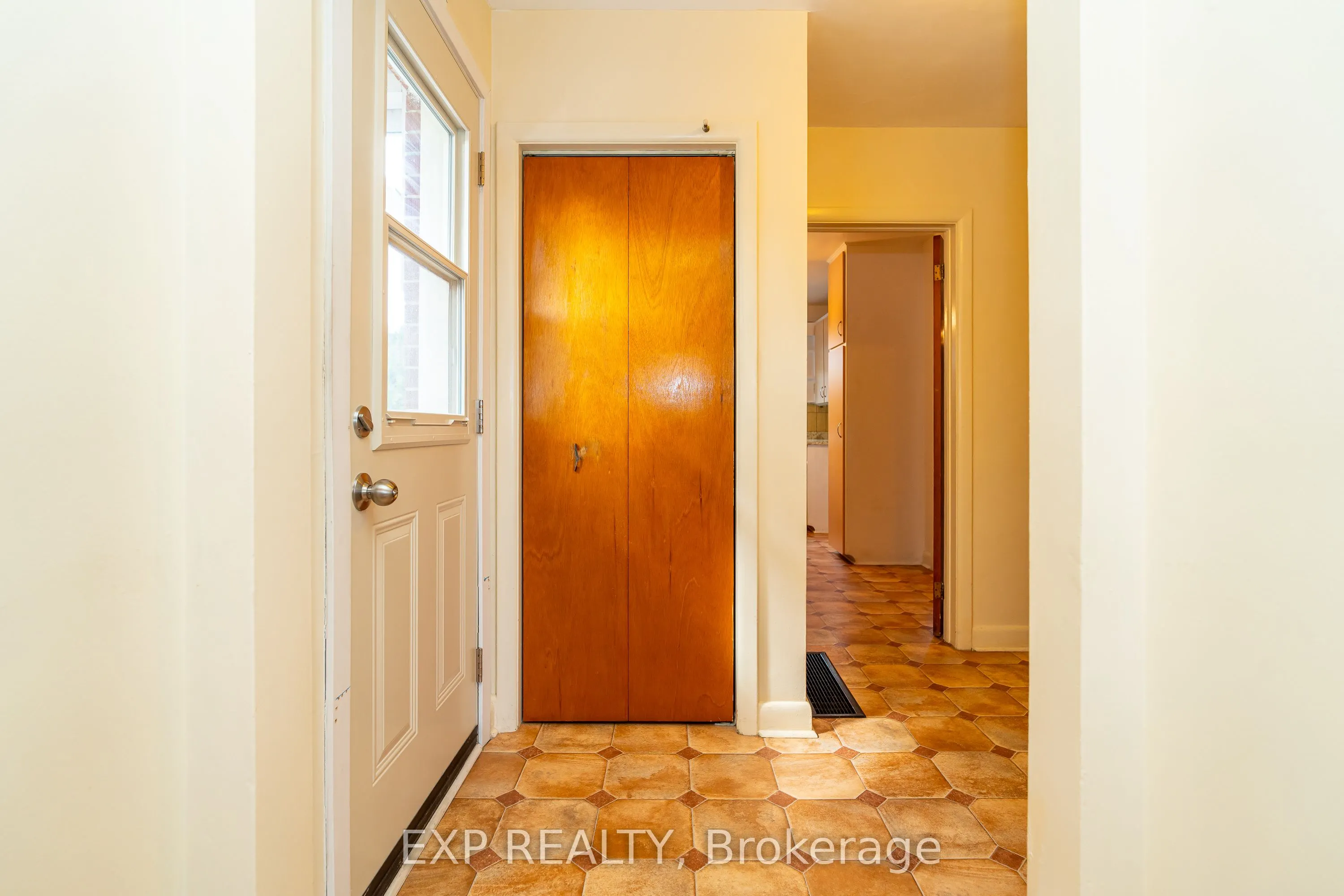 1008 Riddell Avenue S