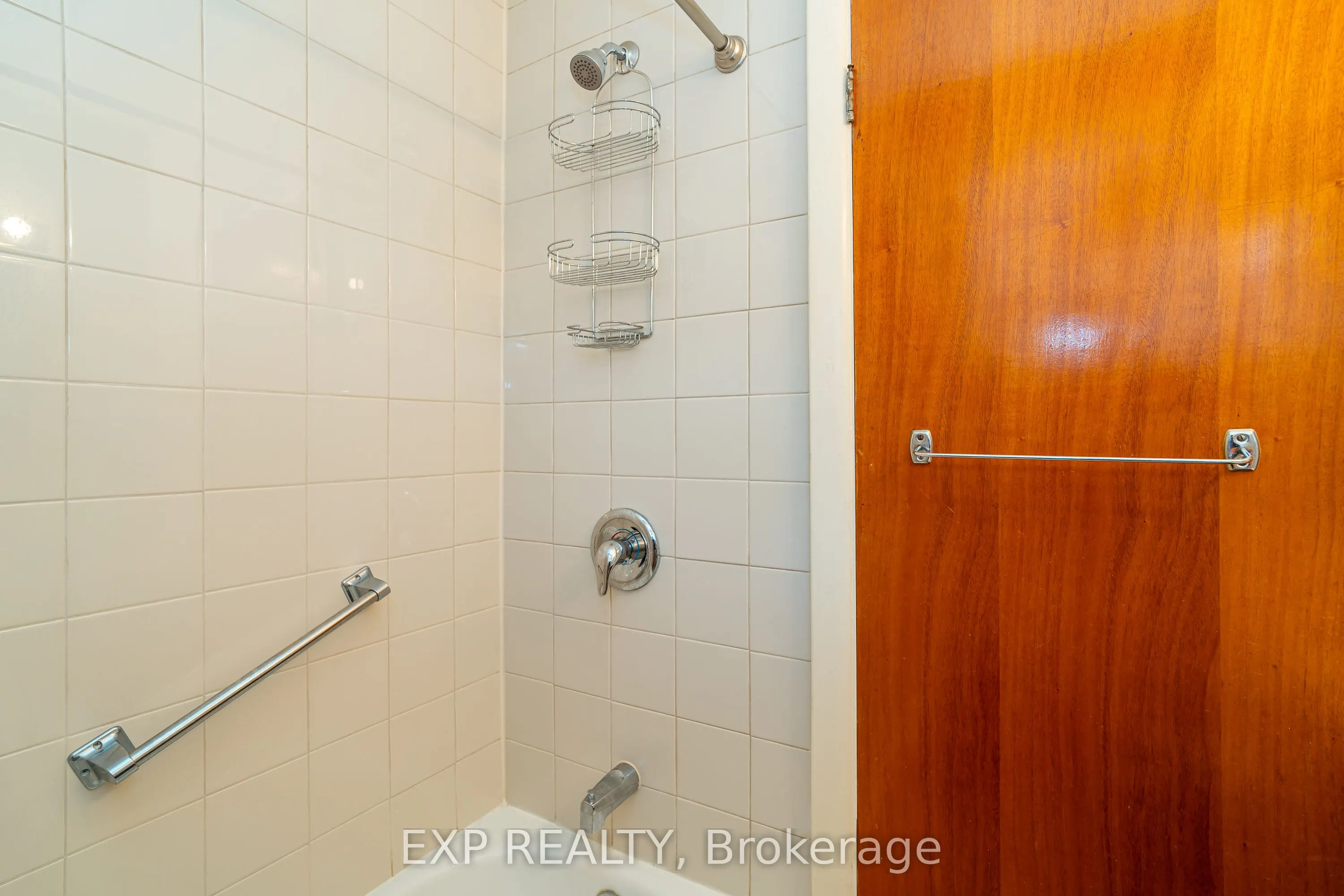 1008 Riddell Avenue S