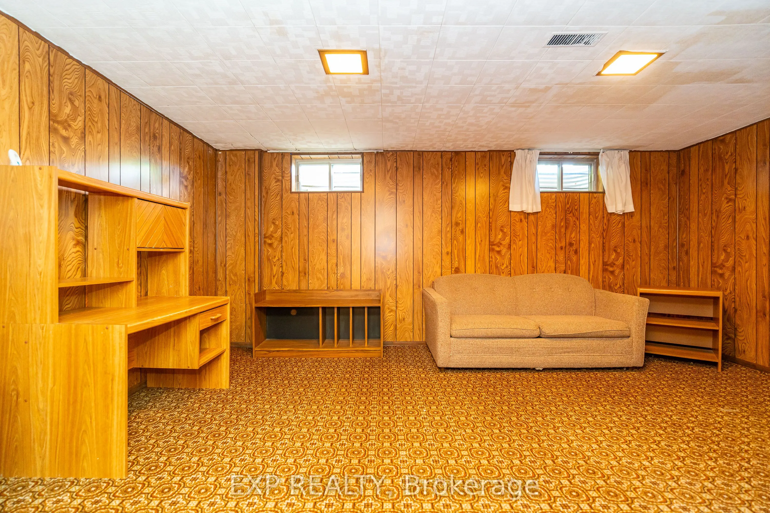 1008 Riddell Avenue S