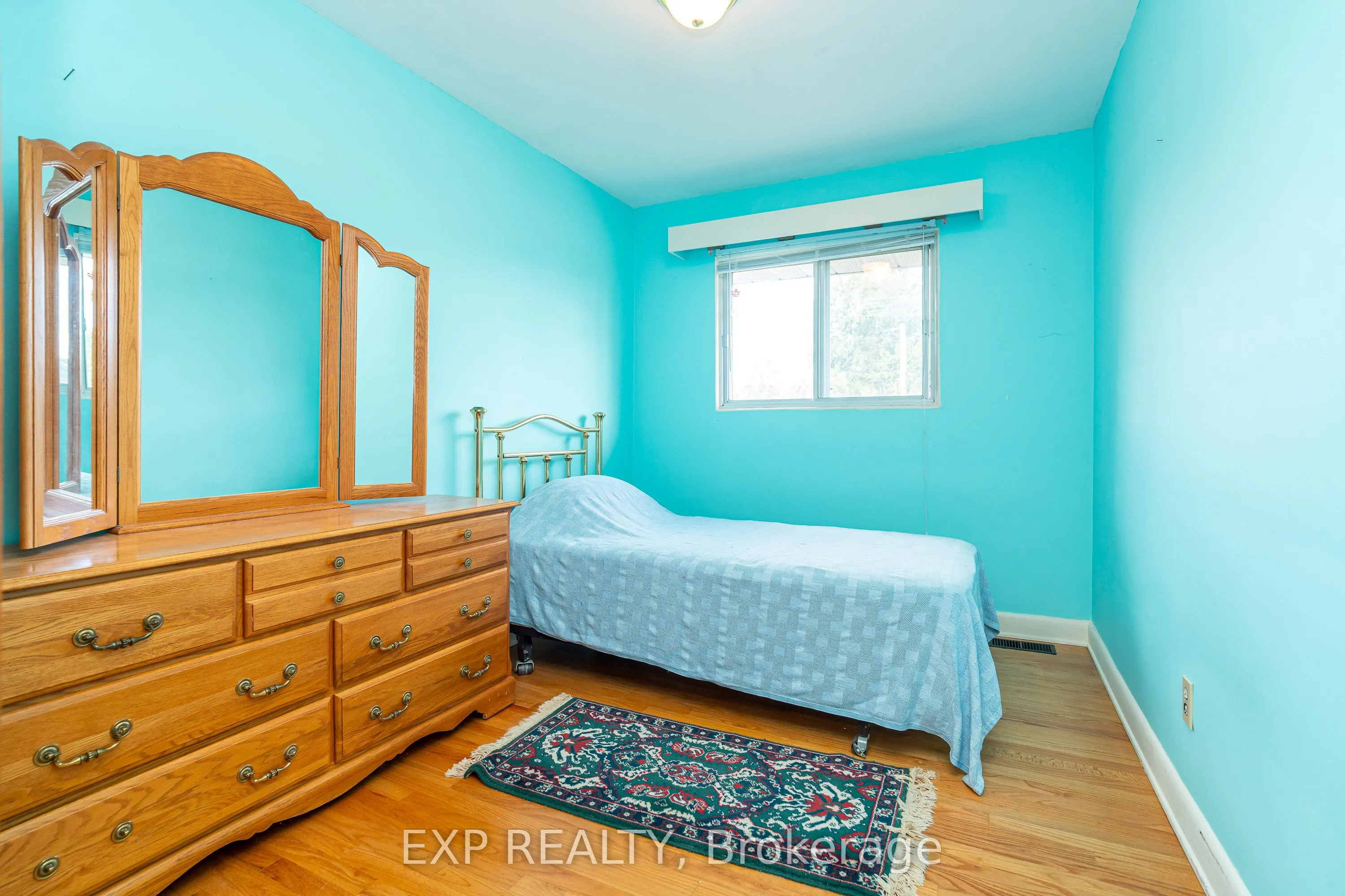 1008 Riddell Avenue S