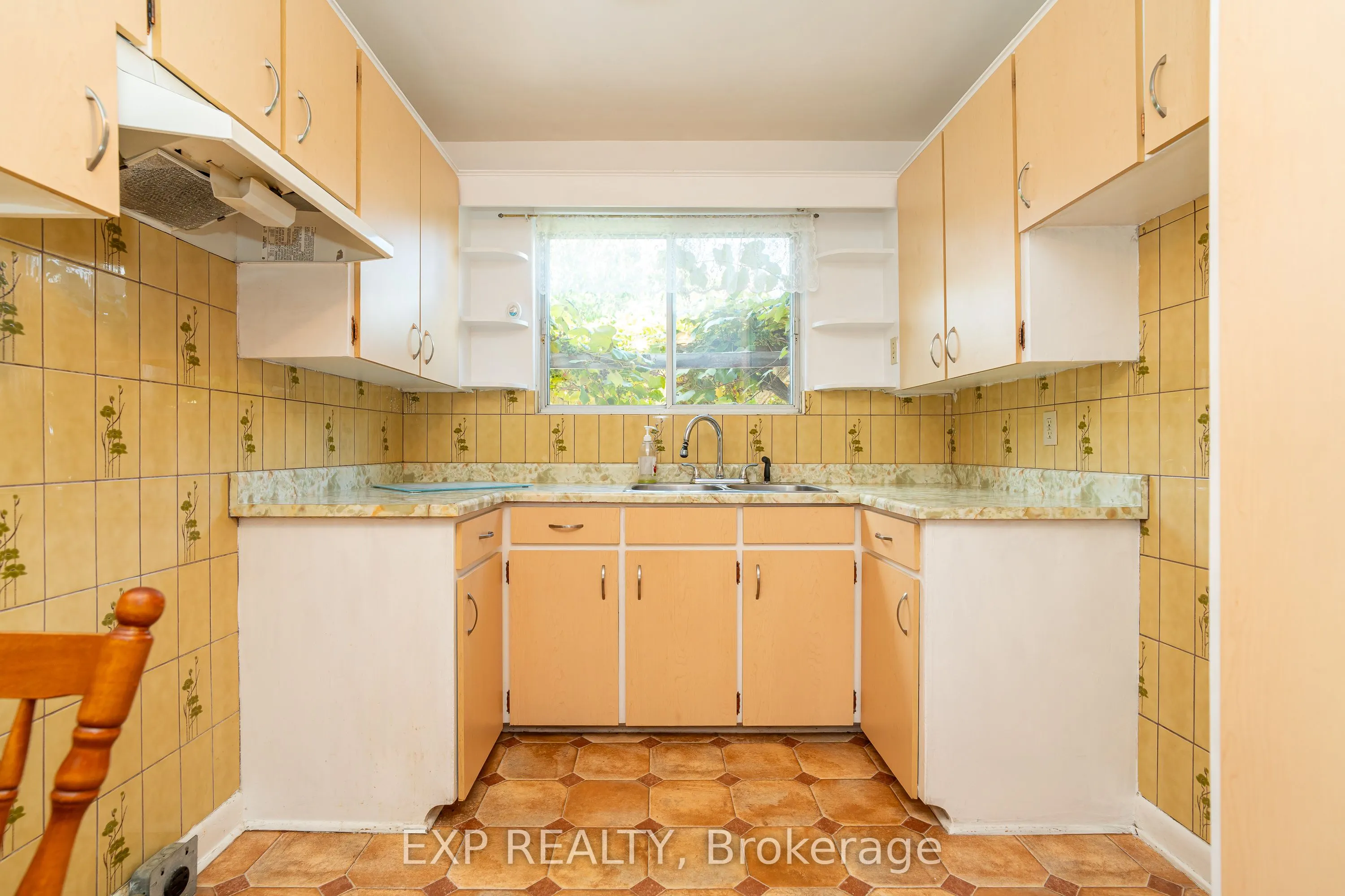 1008 Riddell Avenue S