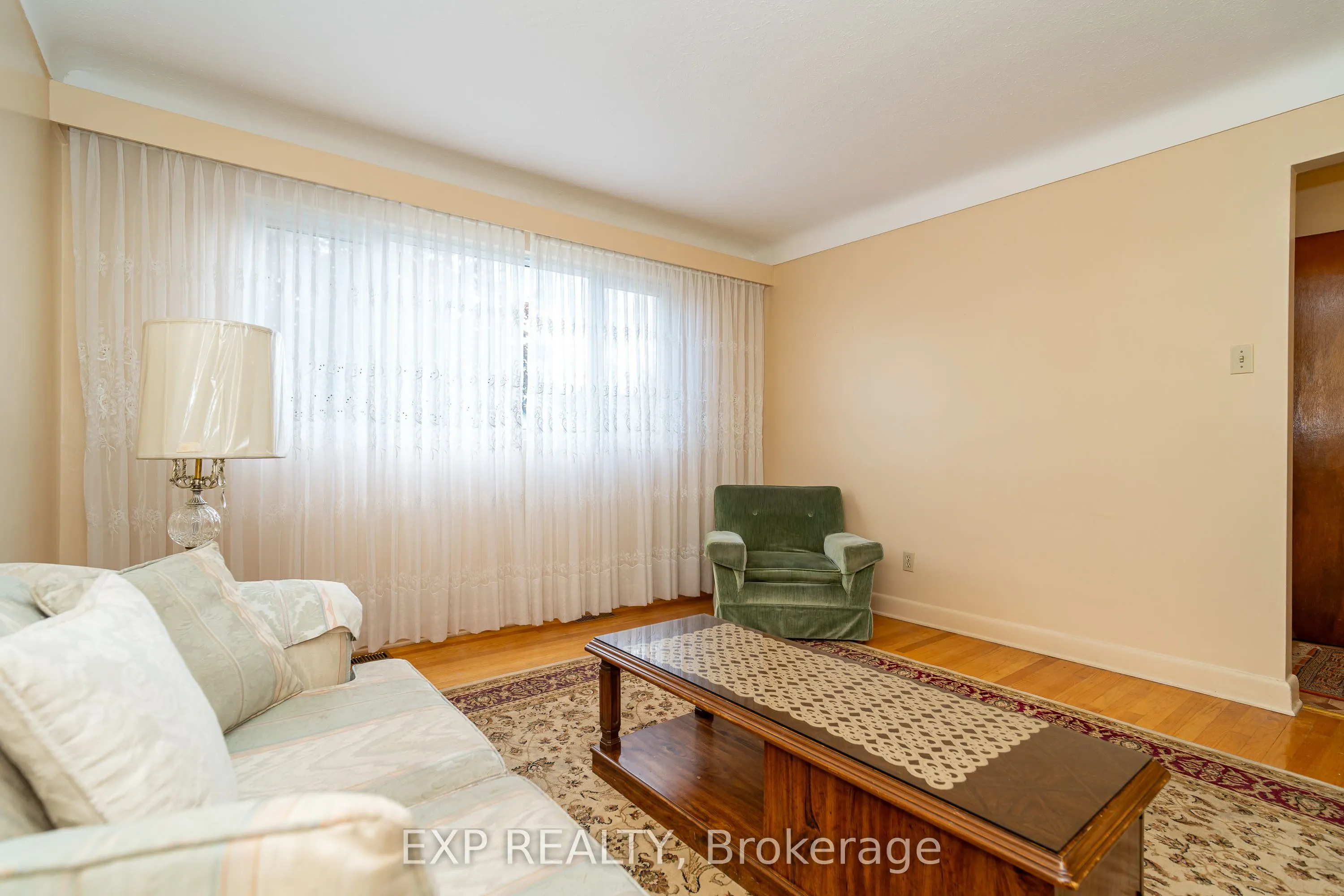 1008 Riddell Avenue S