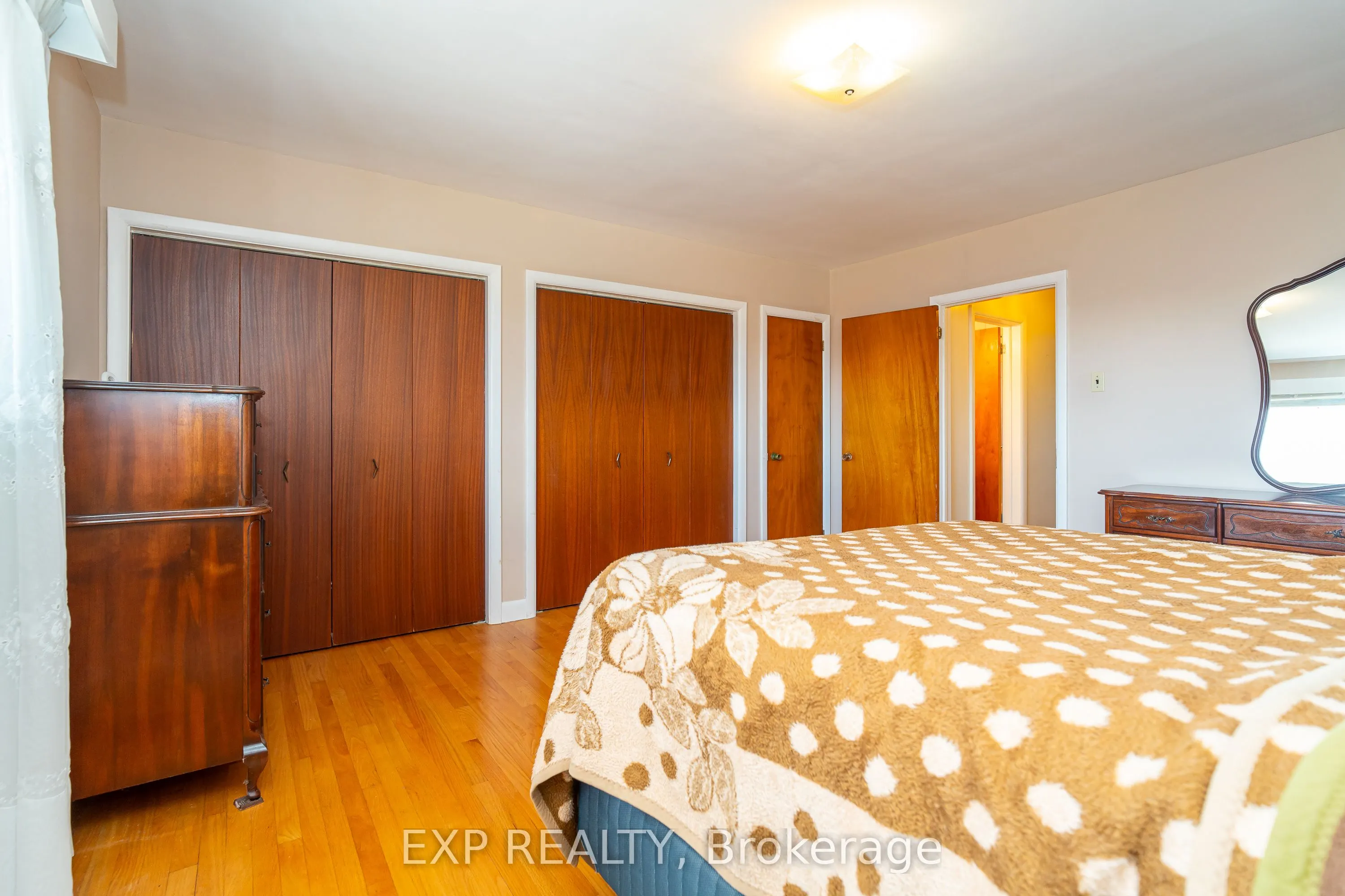 1008 Riddell Avenue S