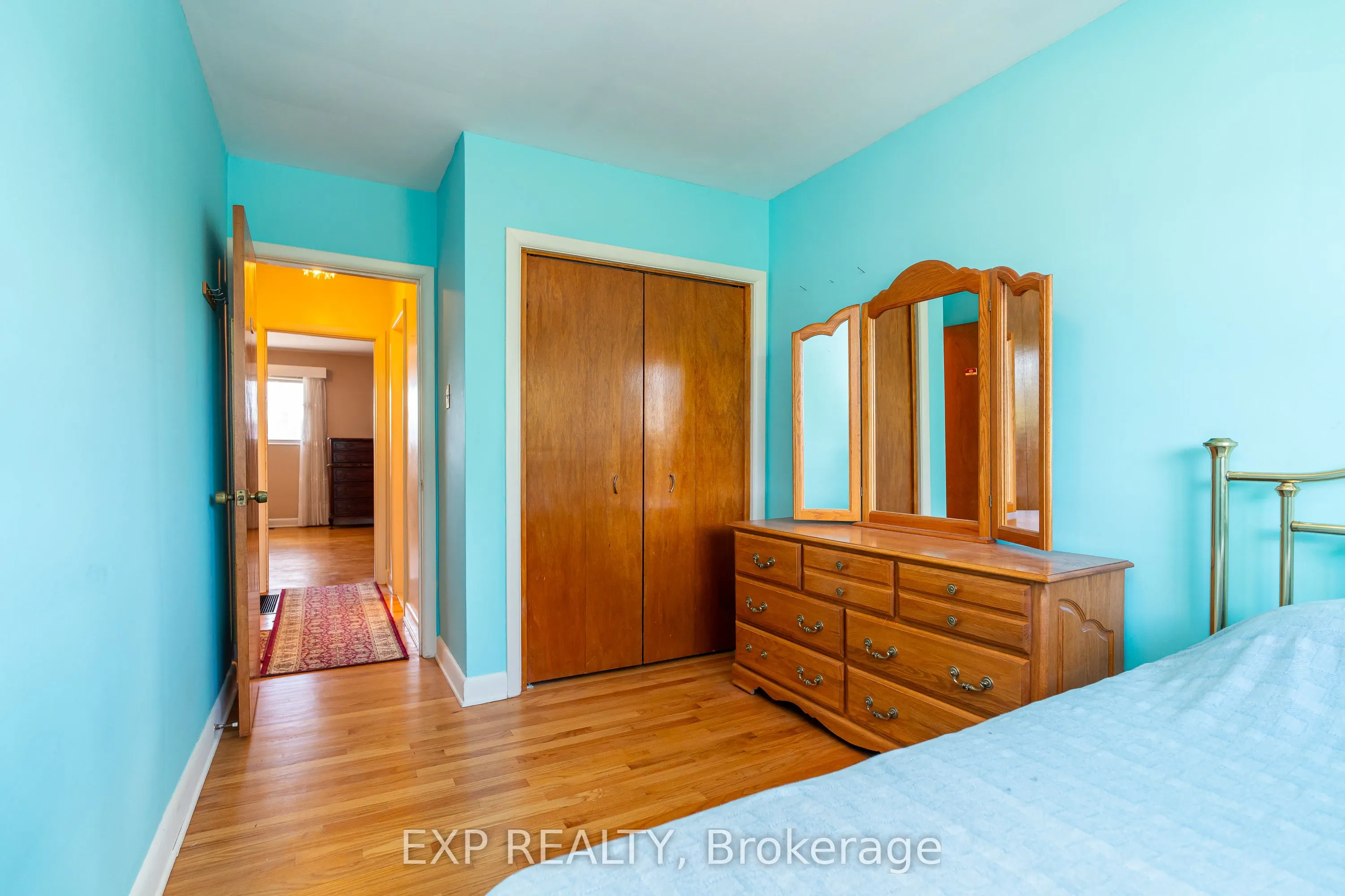 1008 Riddell Avenue S