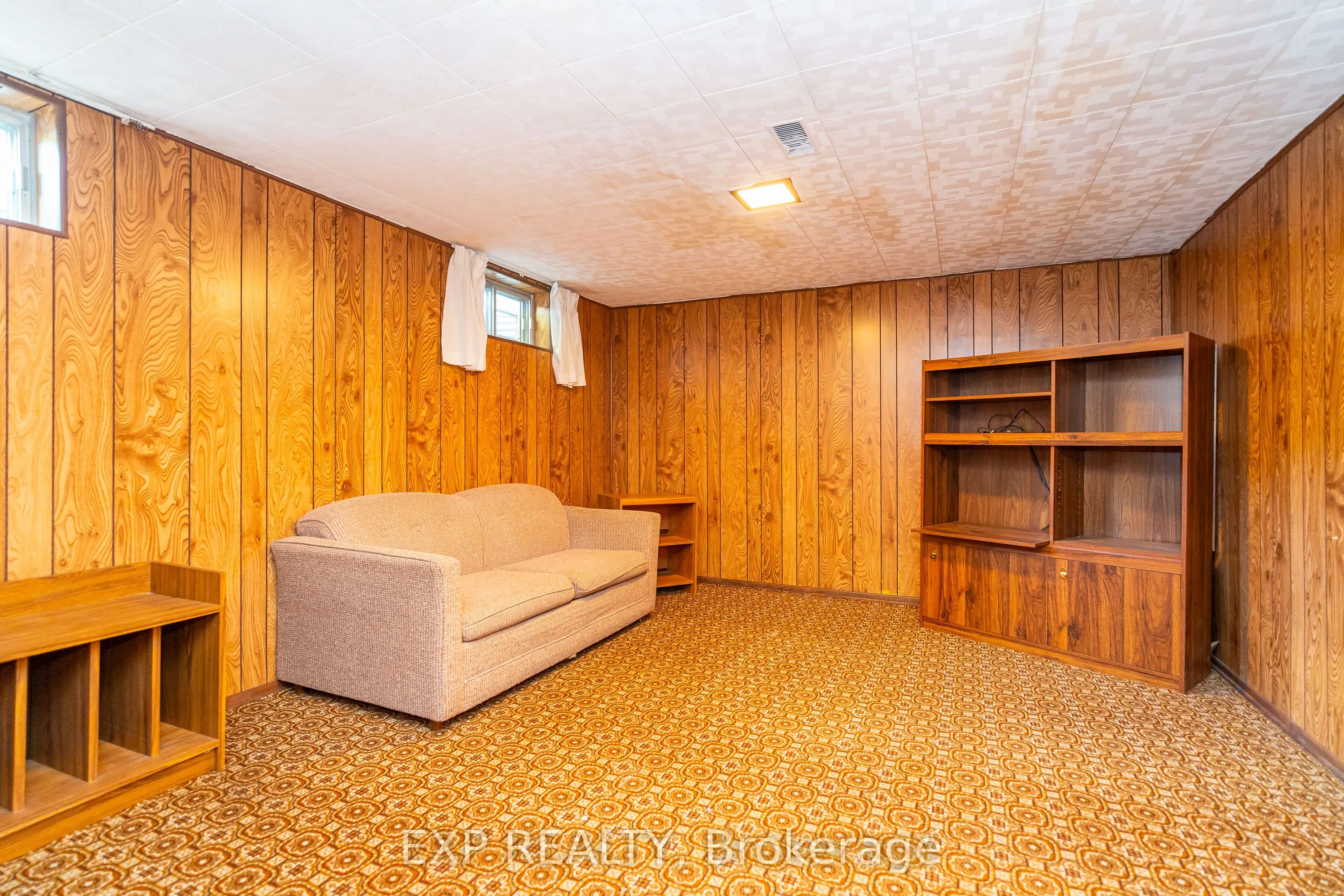 1008 Riddell Avenue S