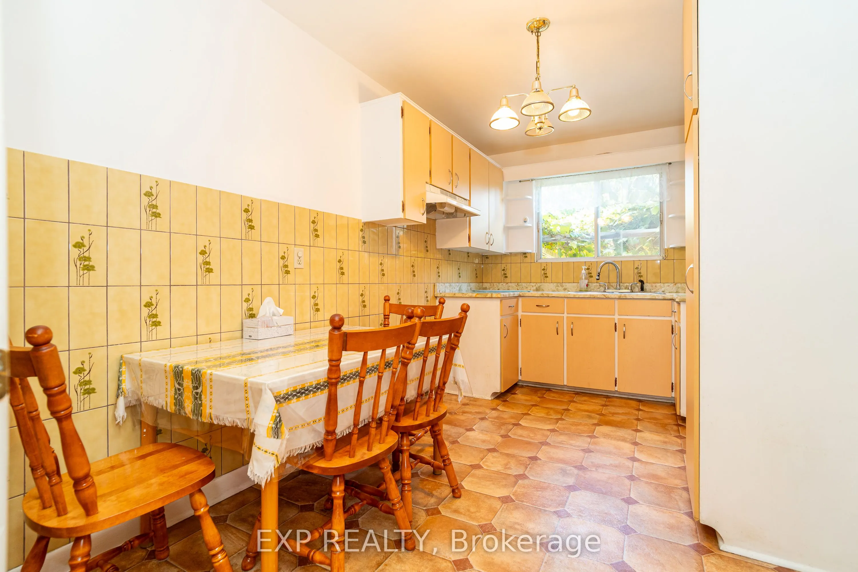 1008 Riddell Avenue S