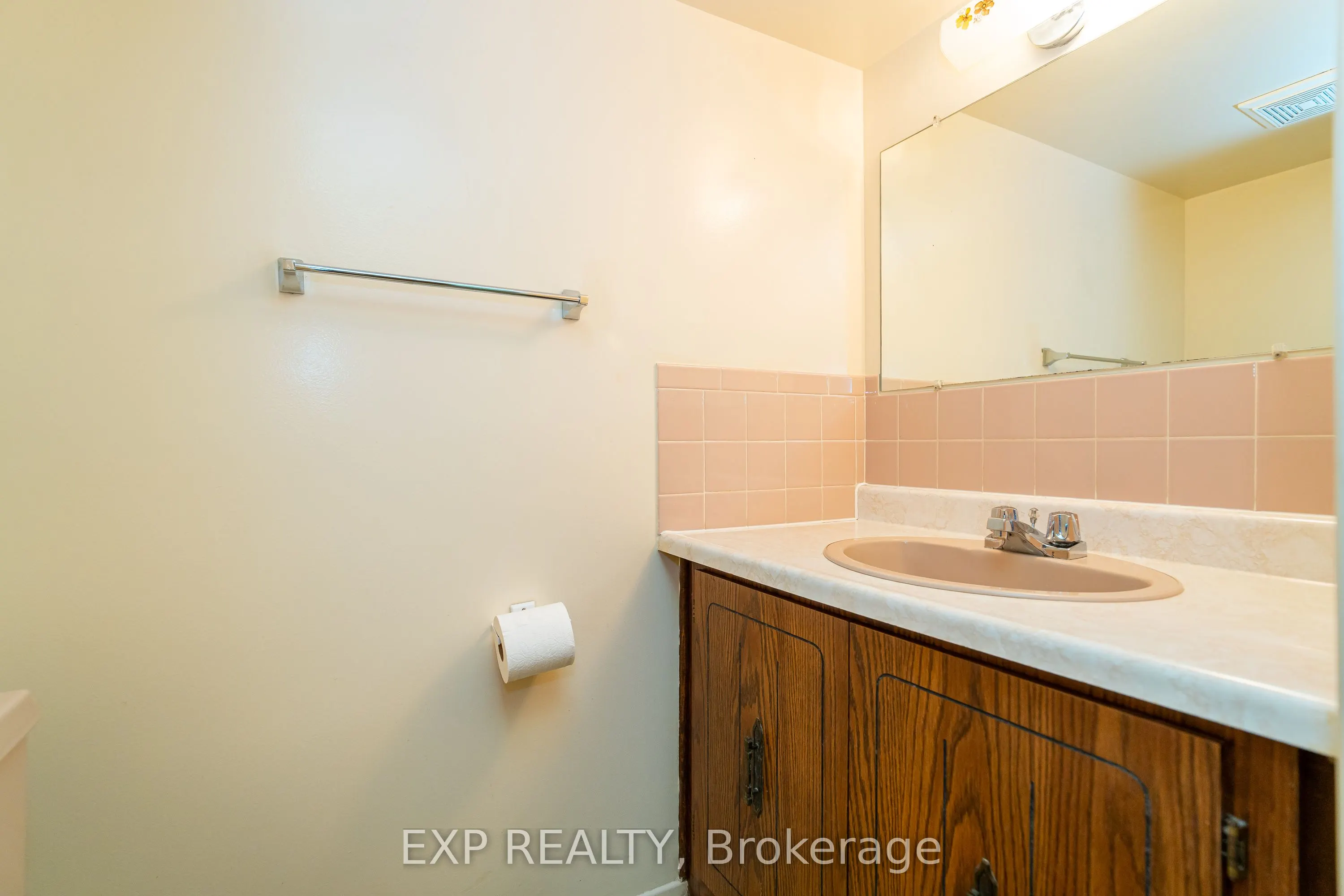 1008 Riddell Avenue S