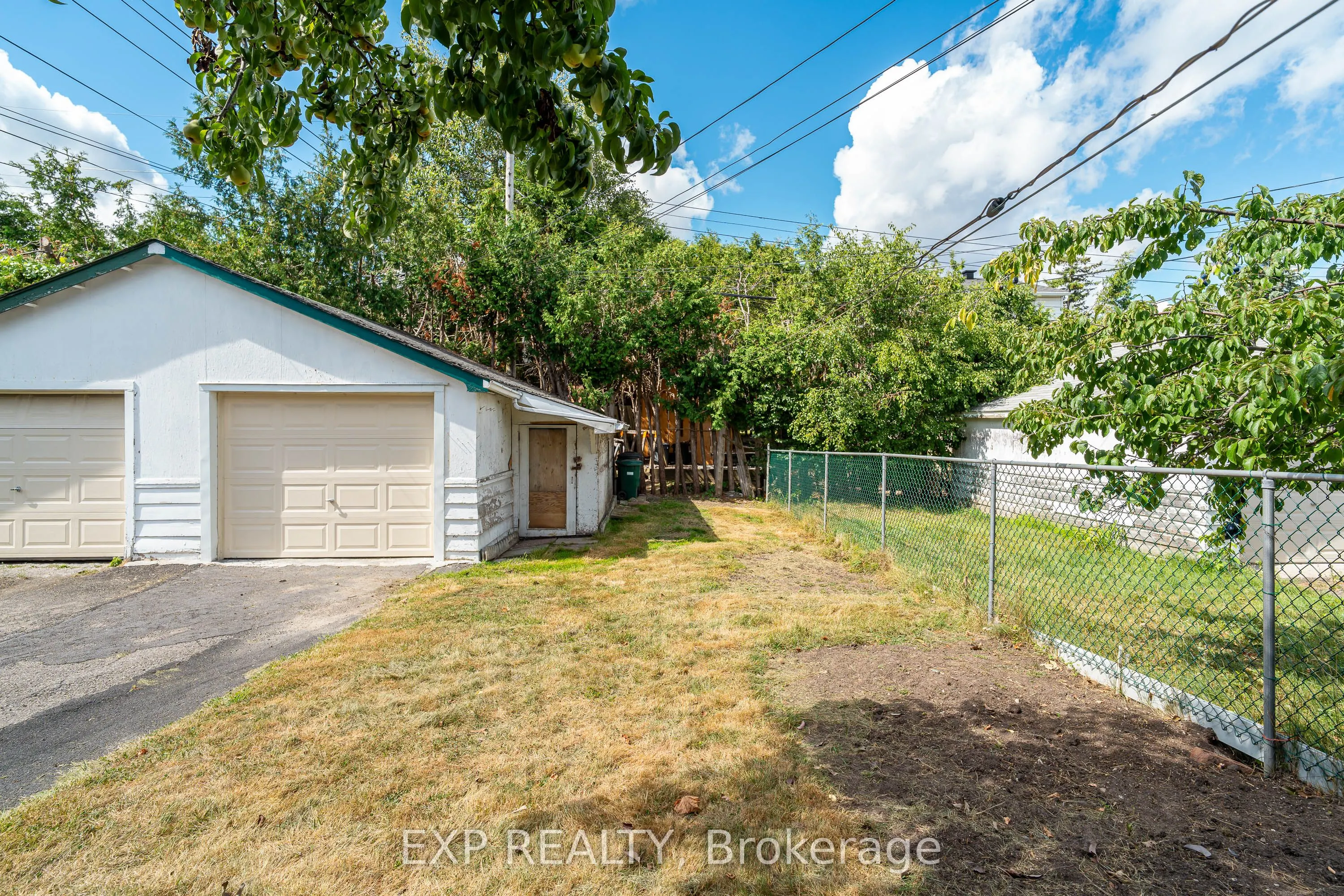 1008 Riddell Avenue S