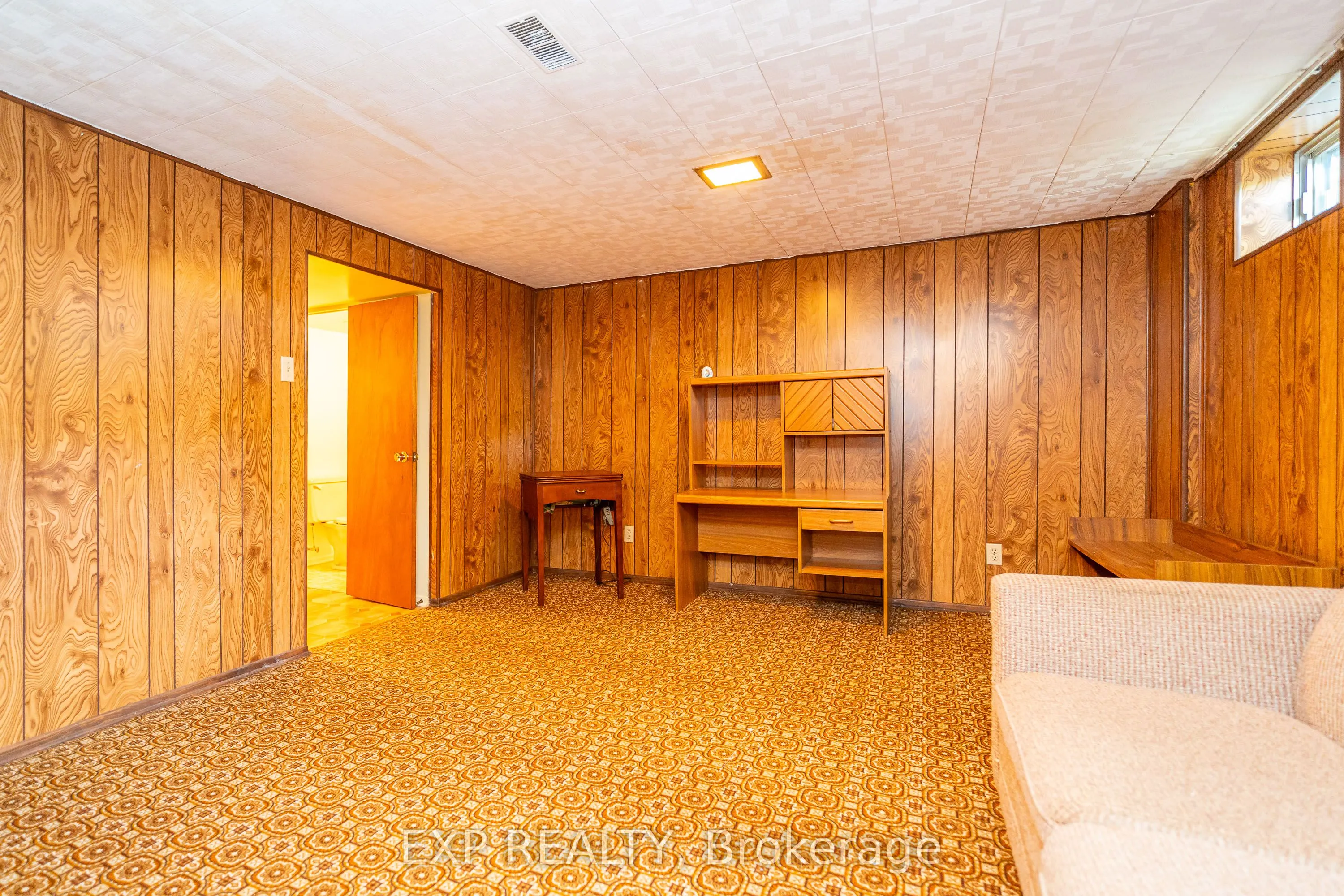 1008 Riddell Avenue S