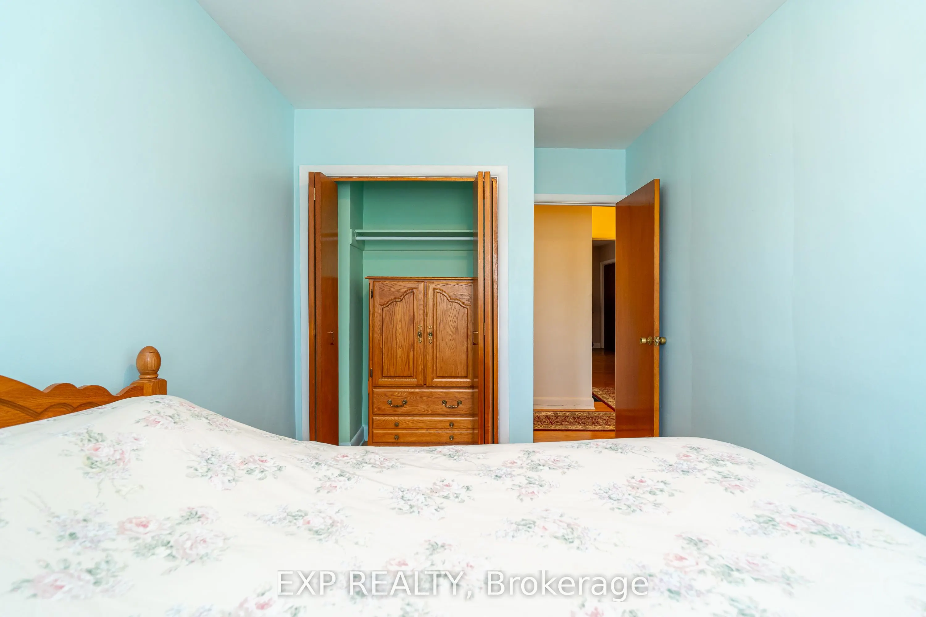 1008 Riddell Avenue S