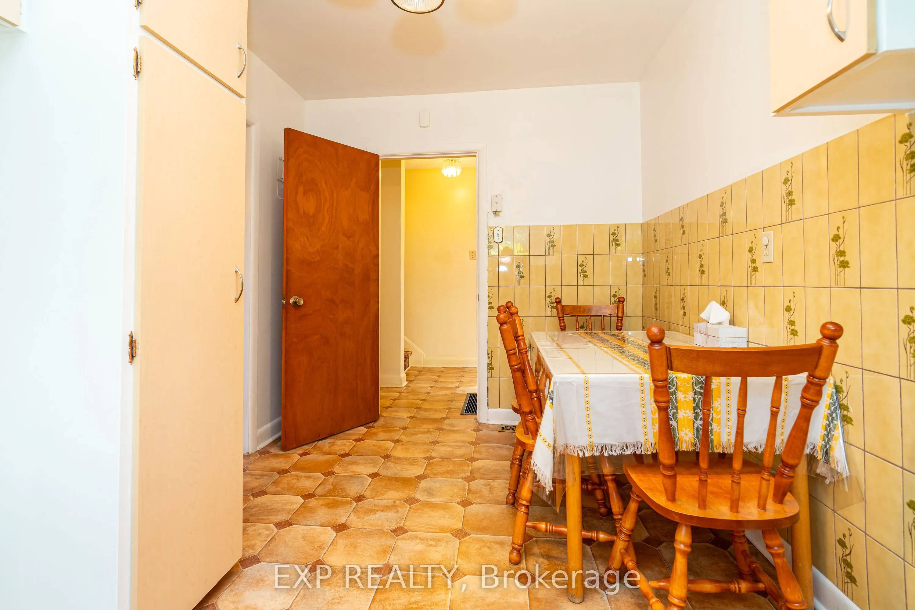 1008 Riddell Avenue S