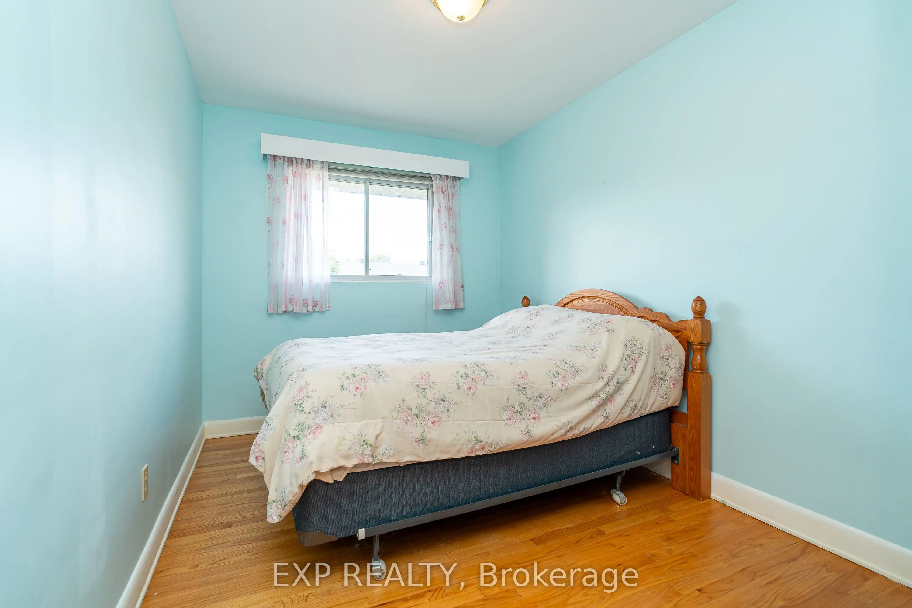 1008 Riddell Avenue S