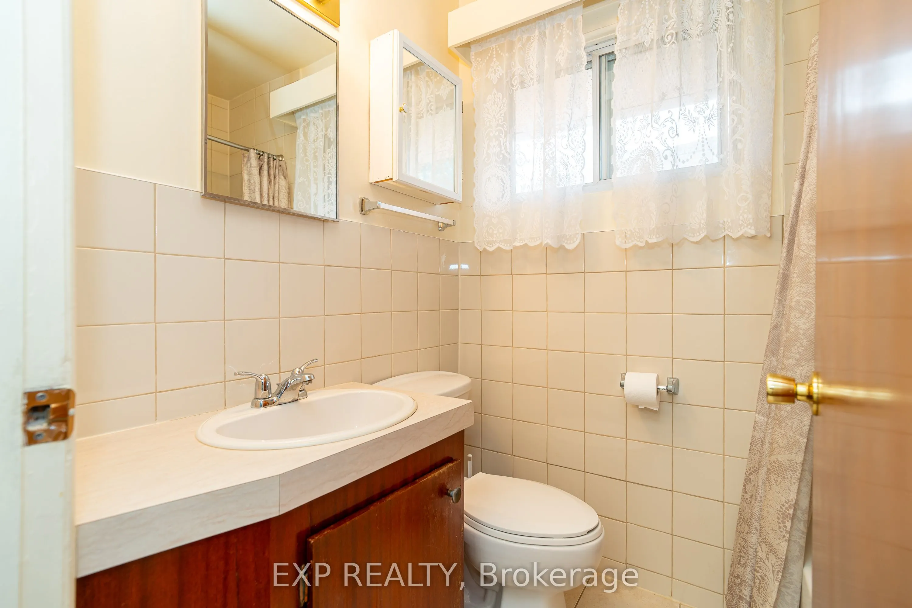 1008 Riddell Avenue S