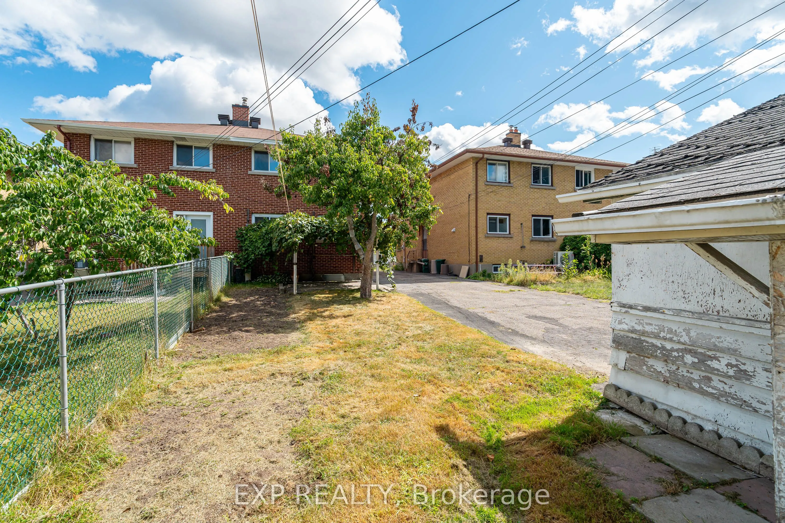 1008 Riddell Avenue S