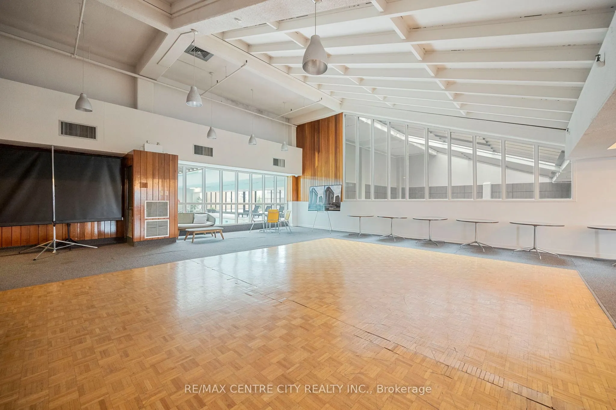 389 Dundas Street E, #2108