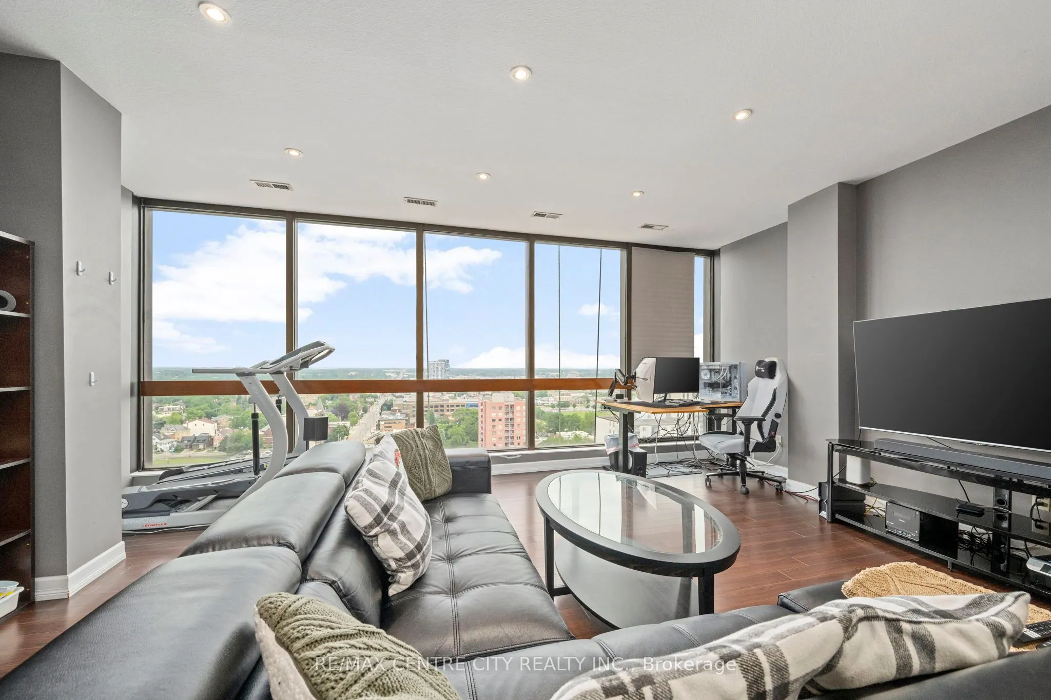 389 Dundas Street E, #2108