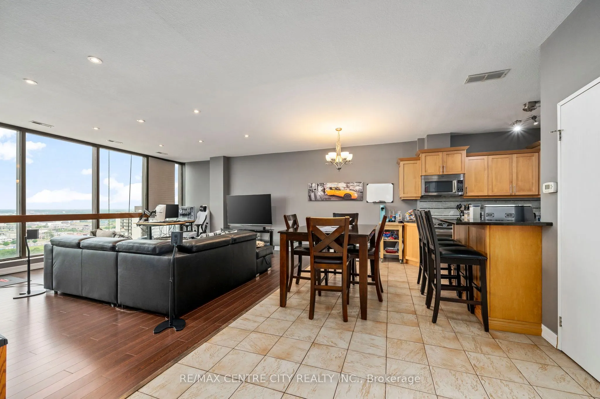 389 Dundas Street E, #2108