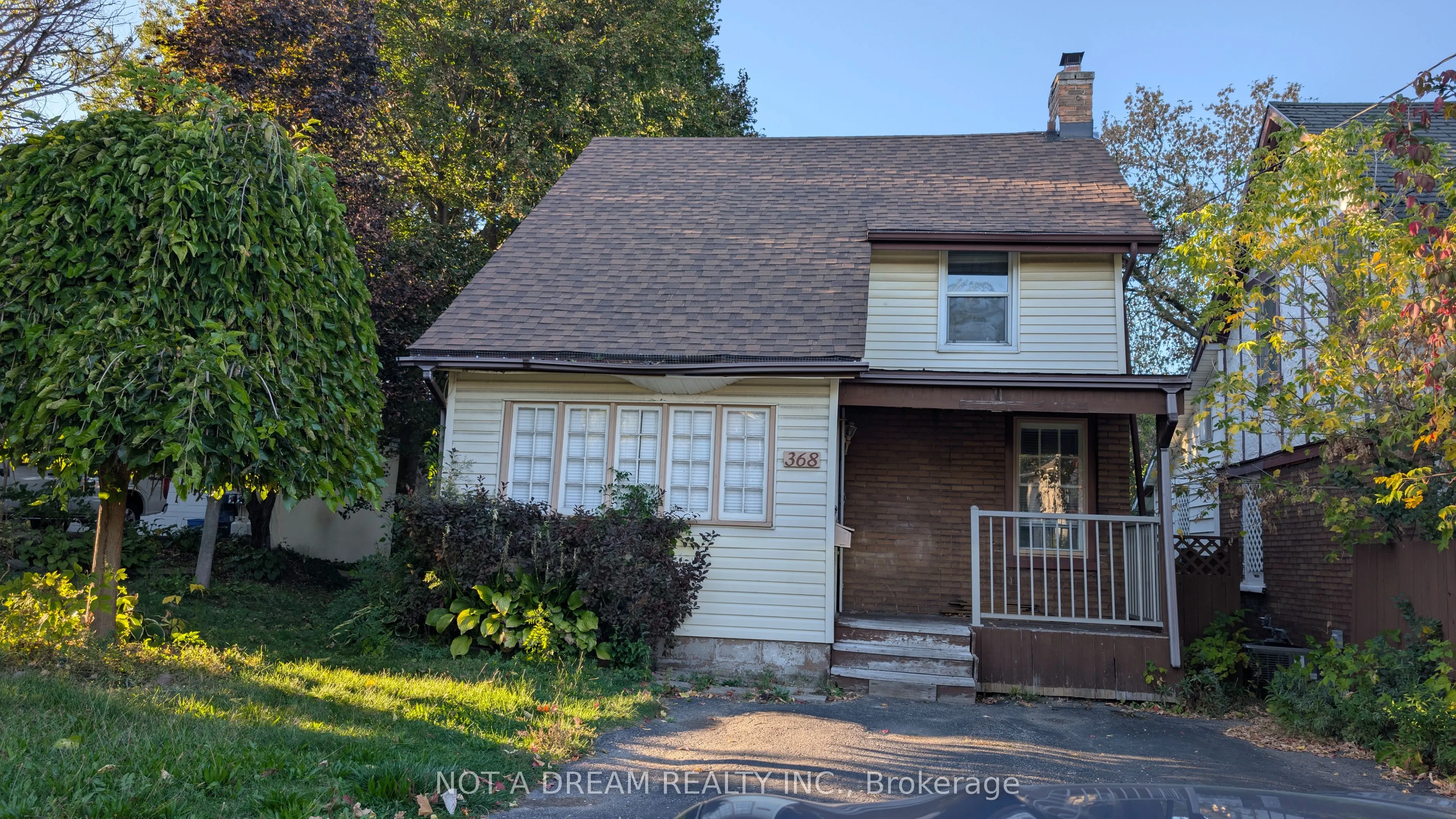 368 Victoria Street S