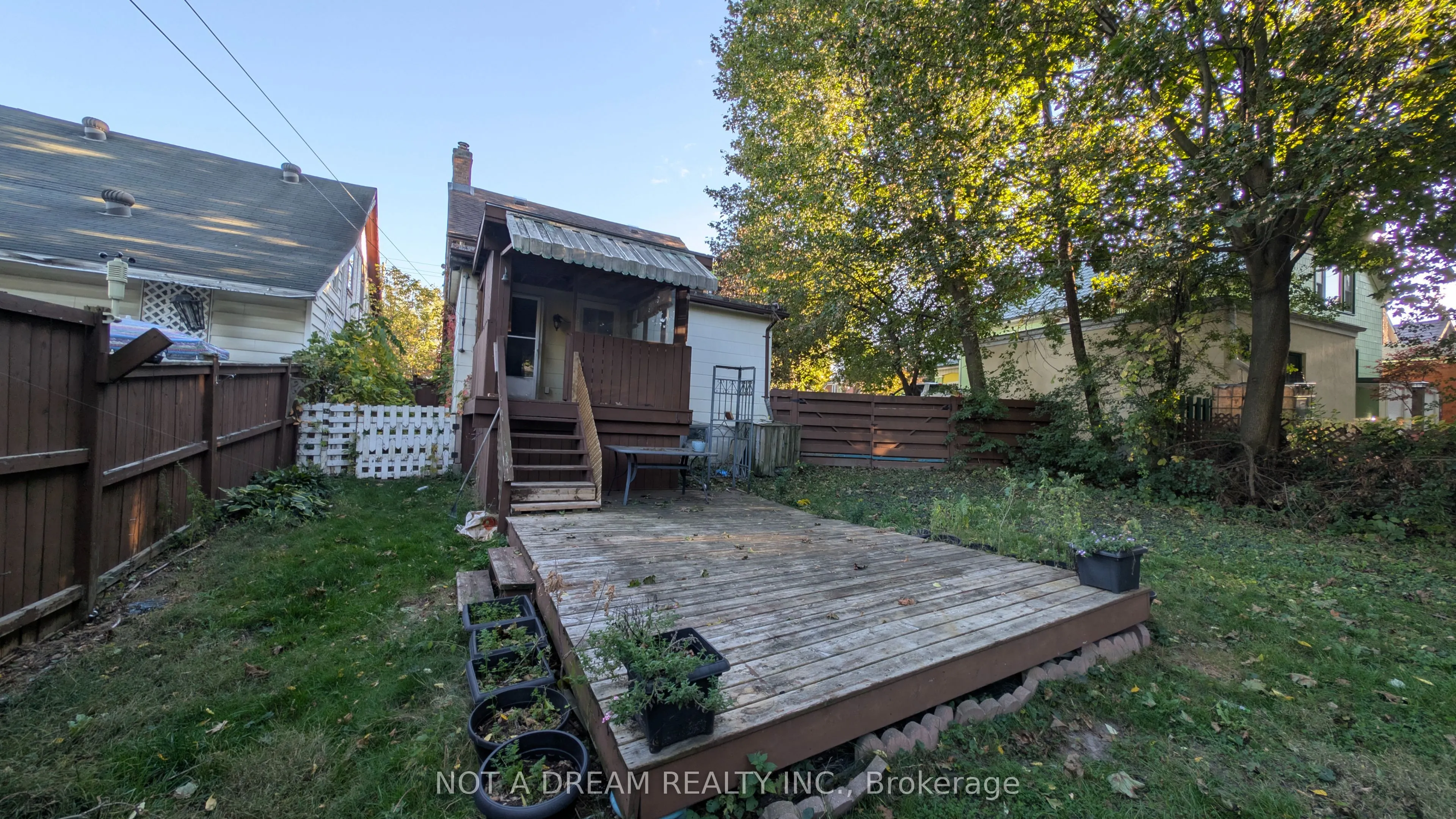 368 Victoria Street S