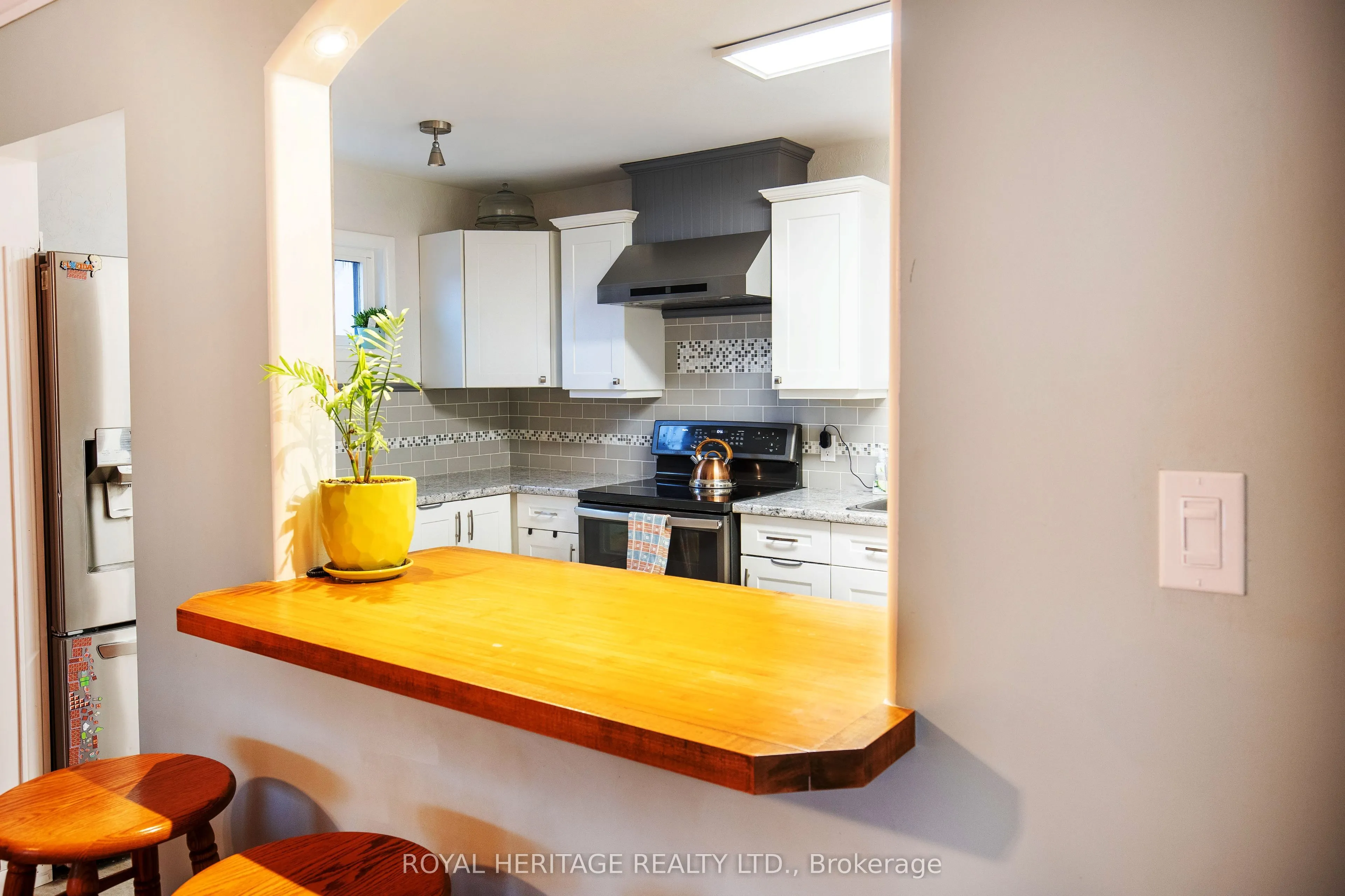 111 Adelaide Street N