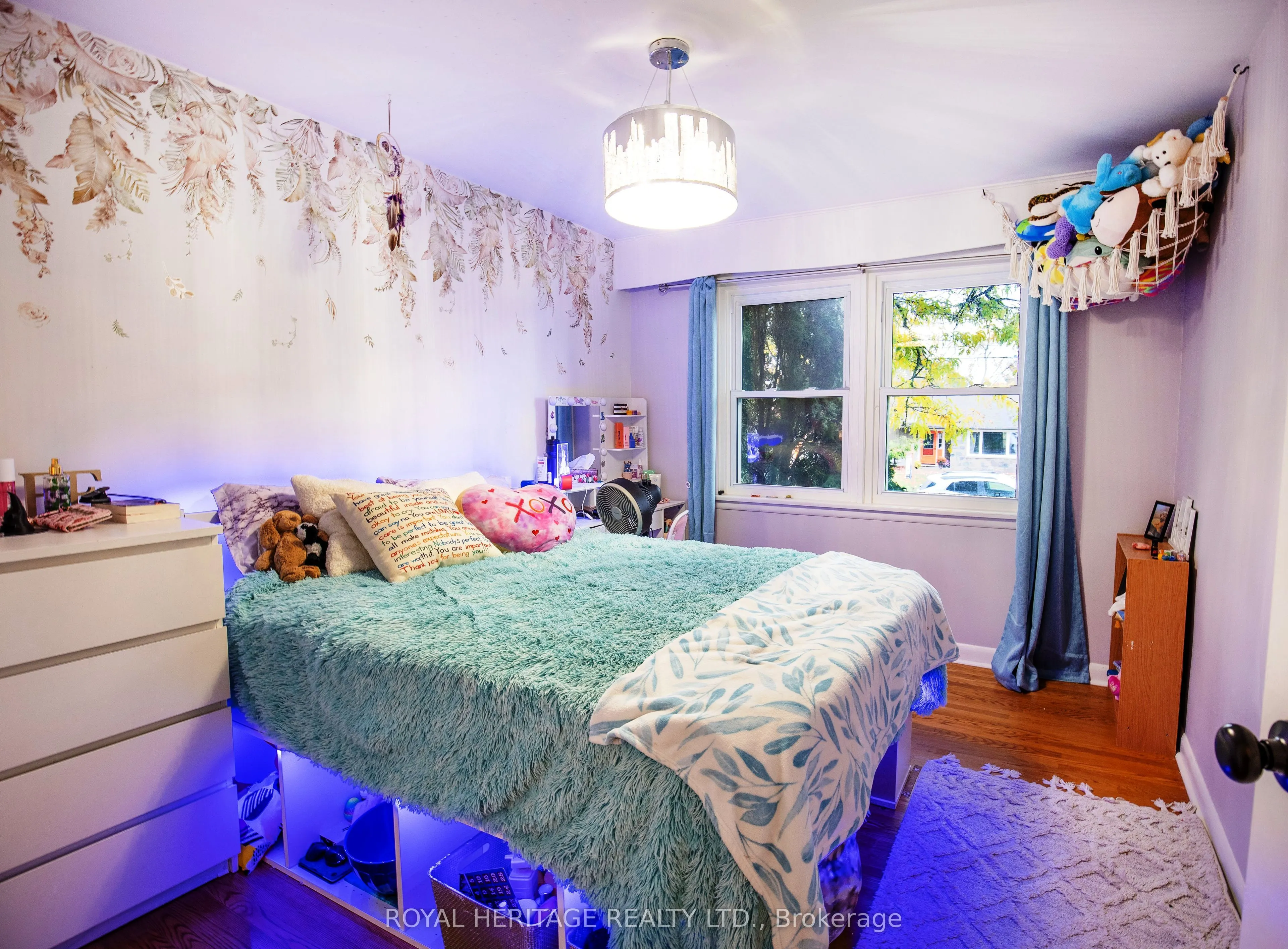 111 Adelaide Street N