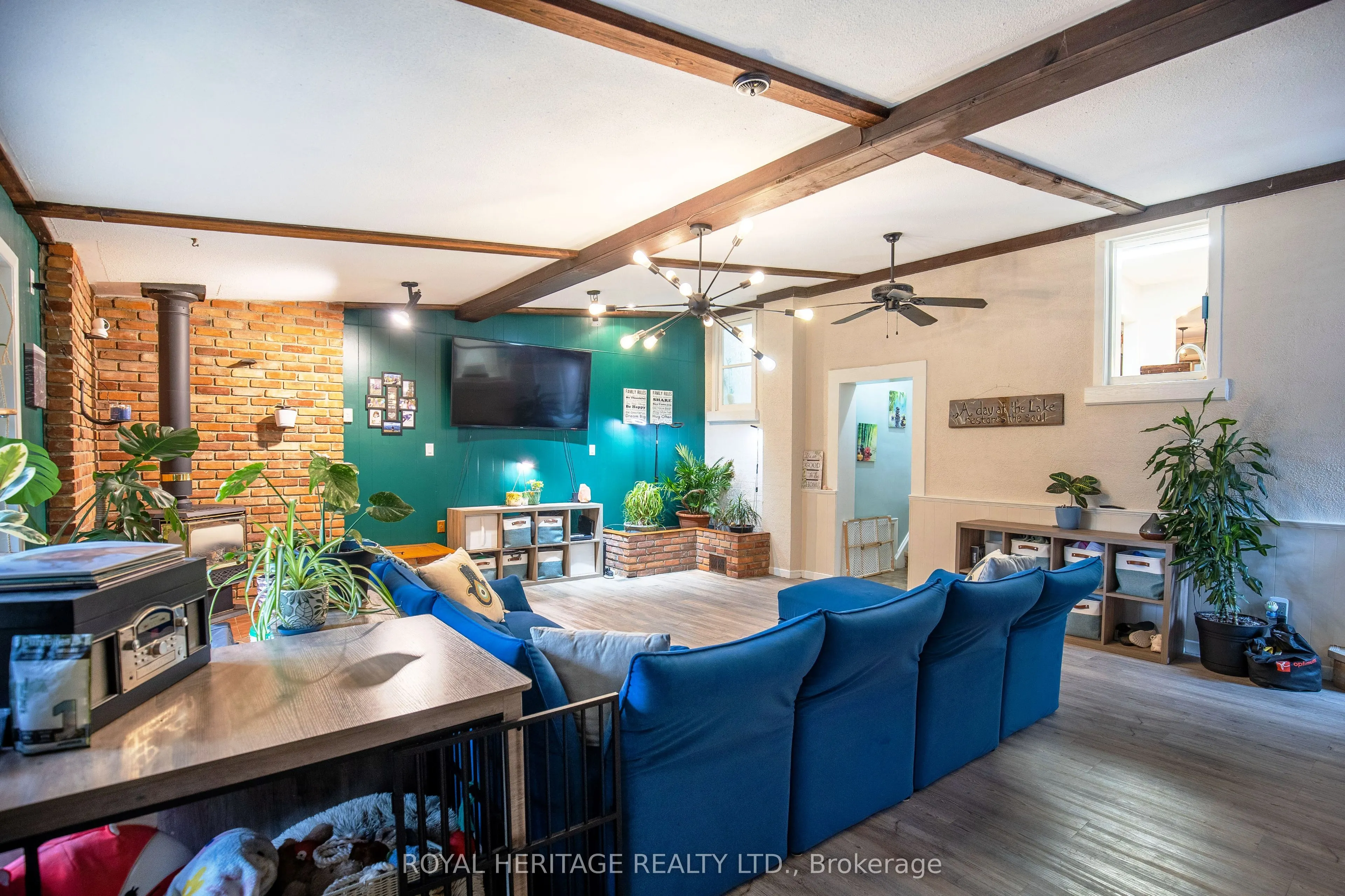 111 Adelaide Street N