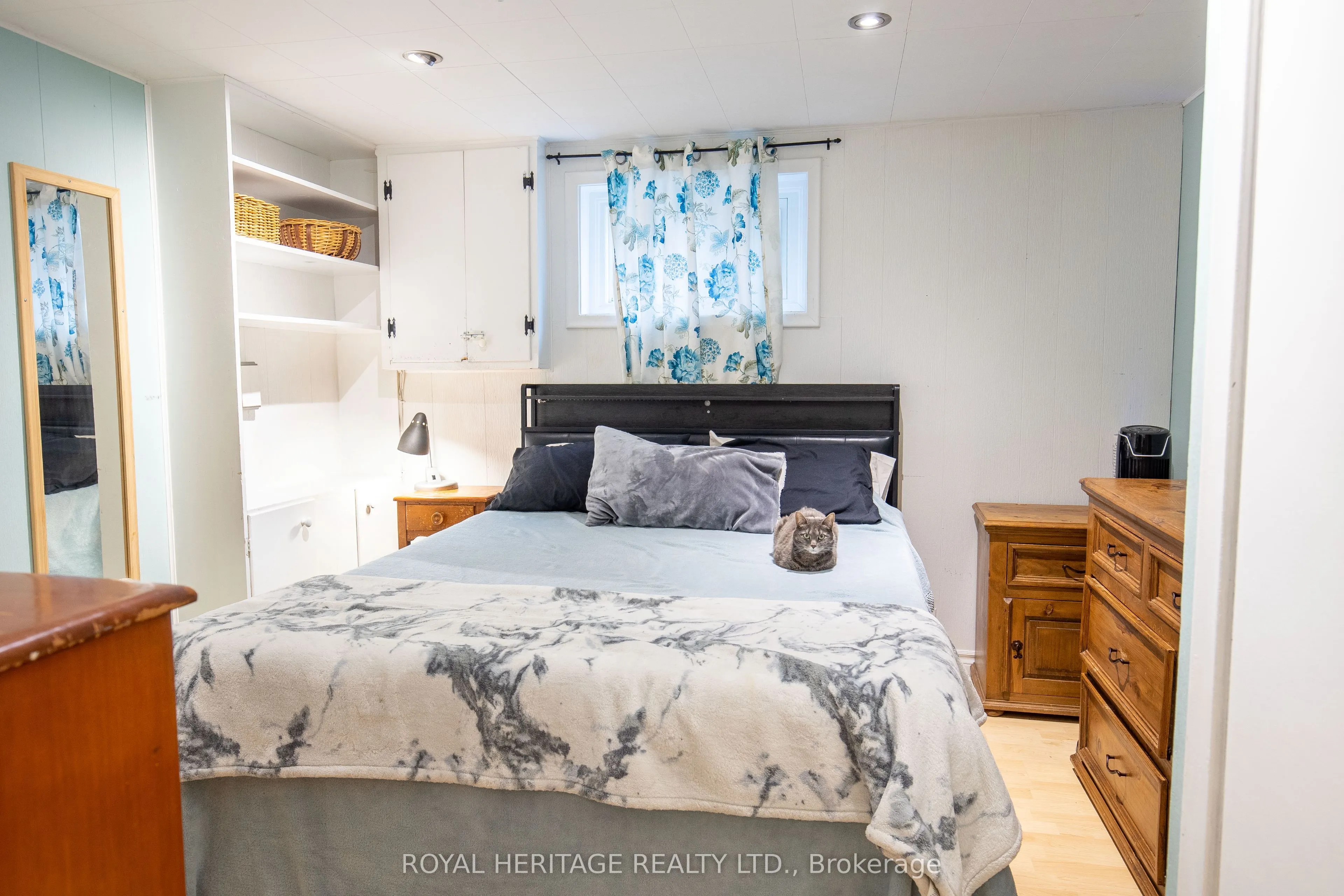 111 Adelaide Street N