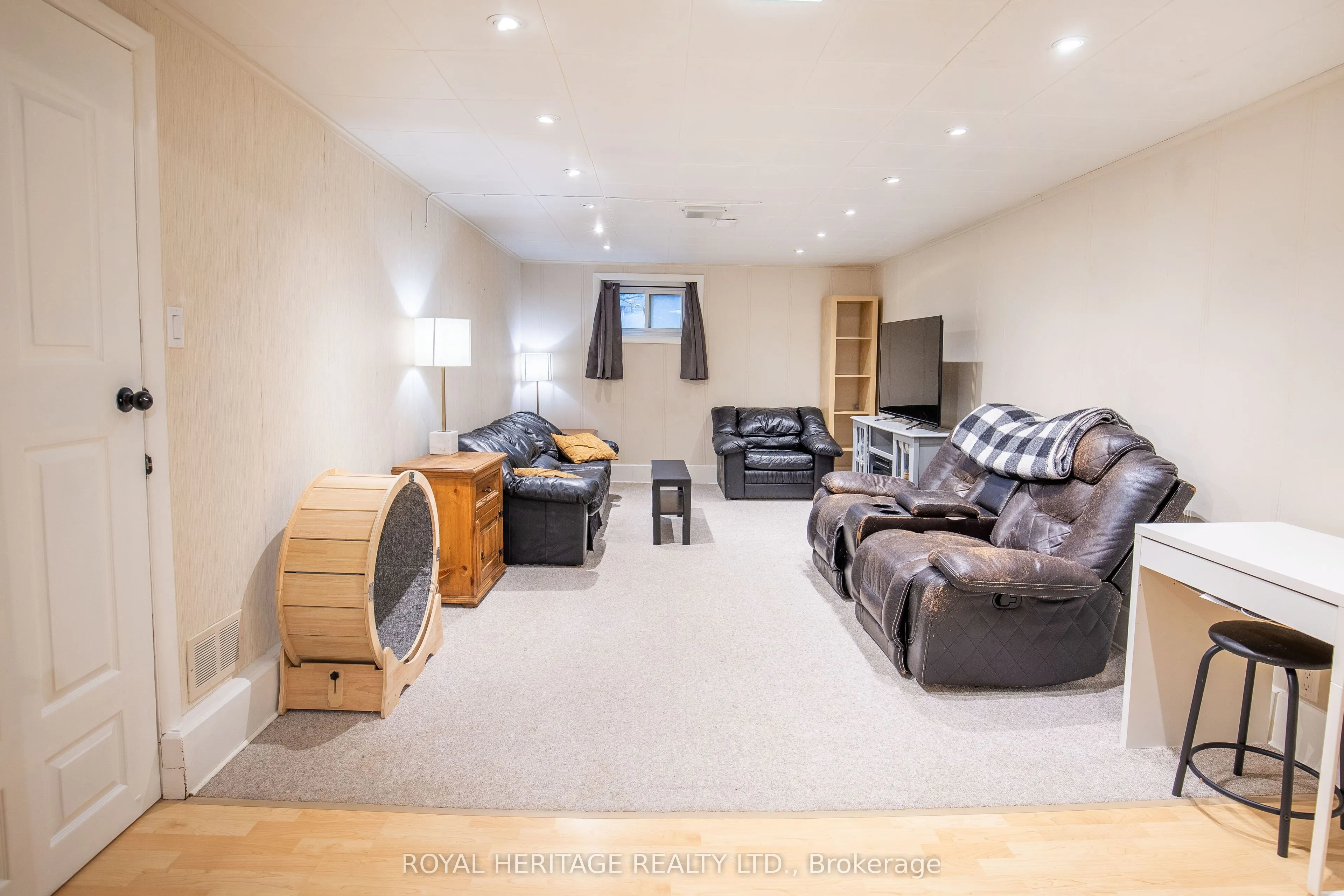 111 Adelaide Street N