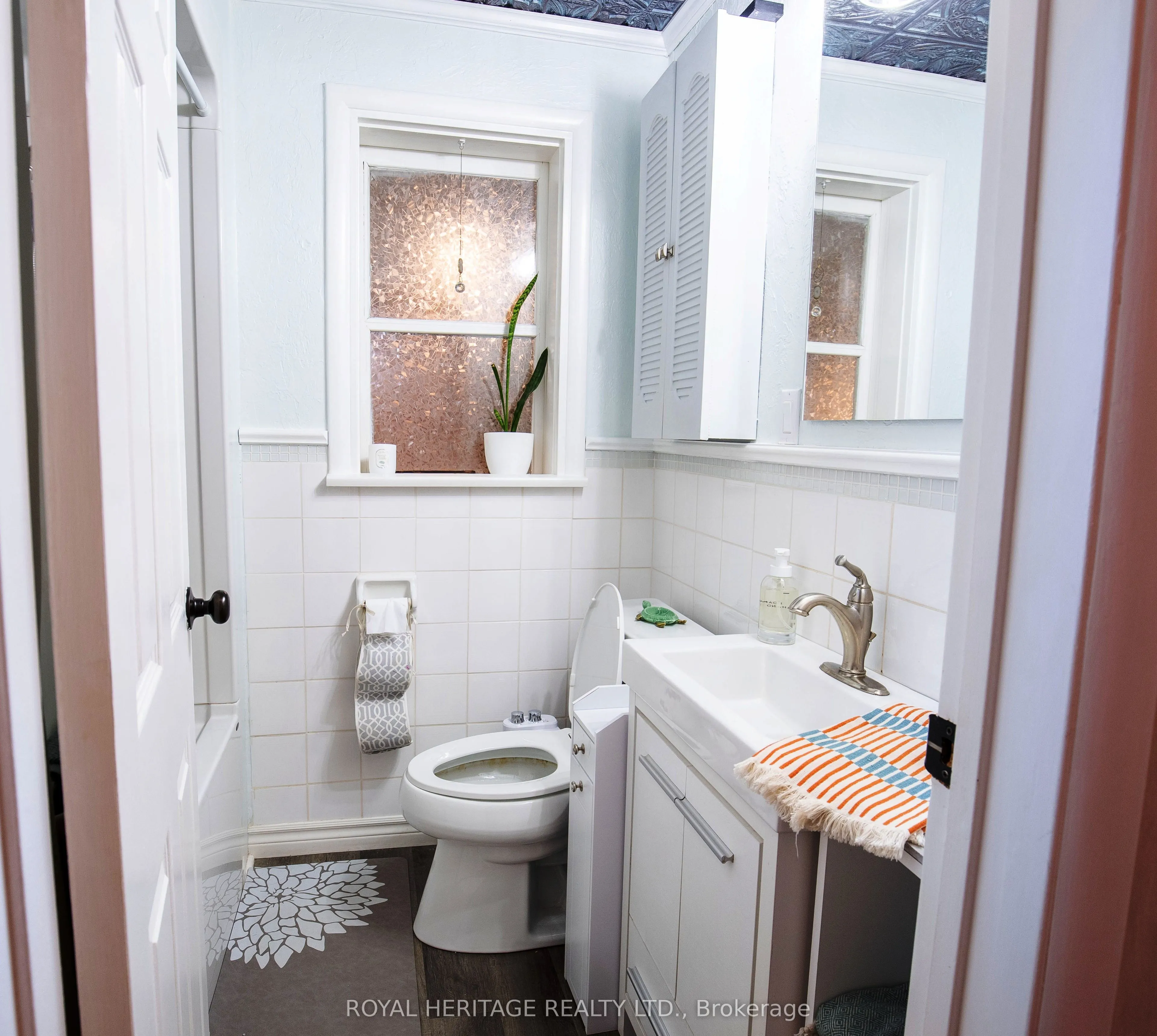 111 Adelaide Street N