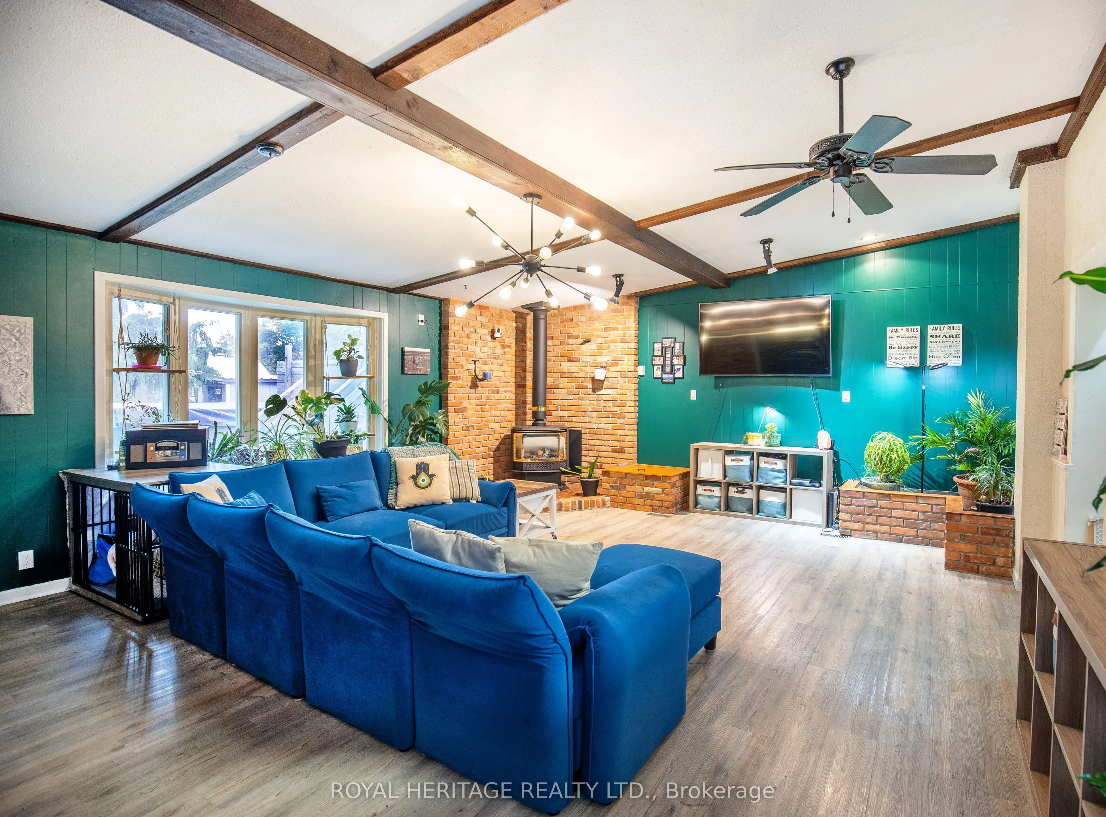 111 Adelaide Street N