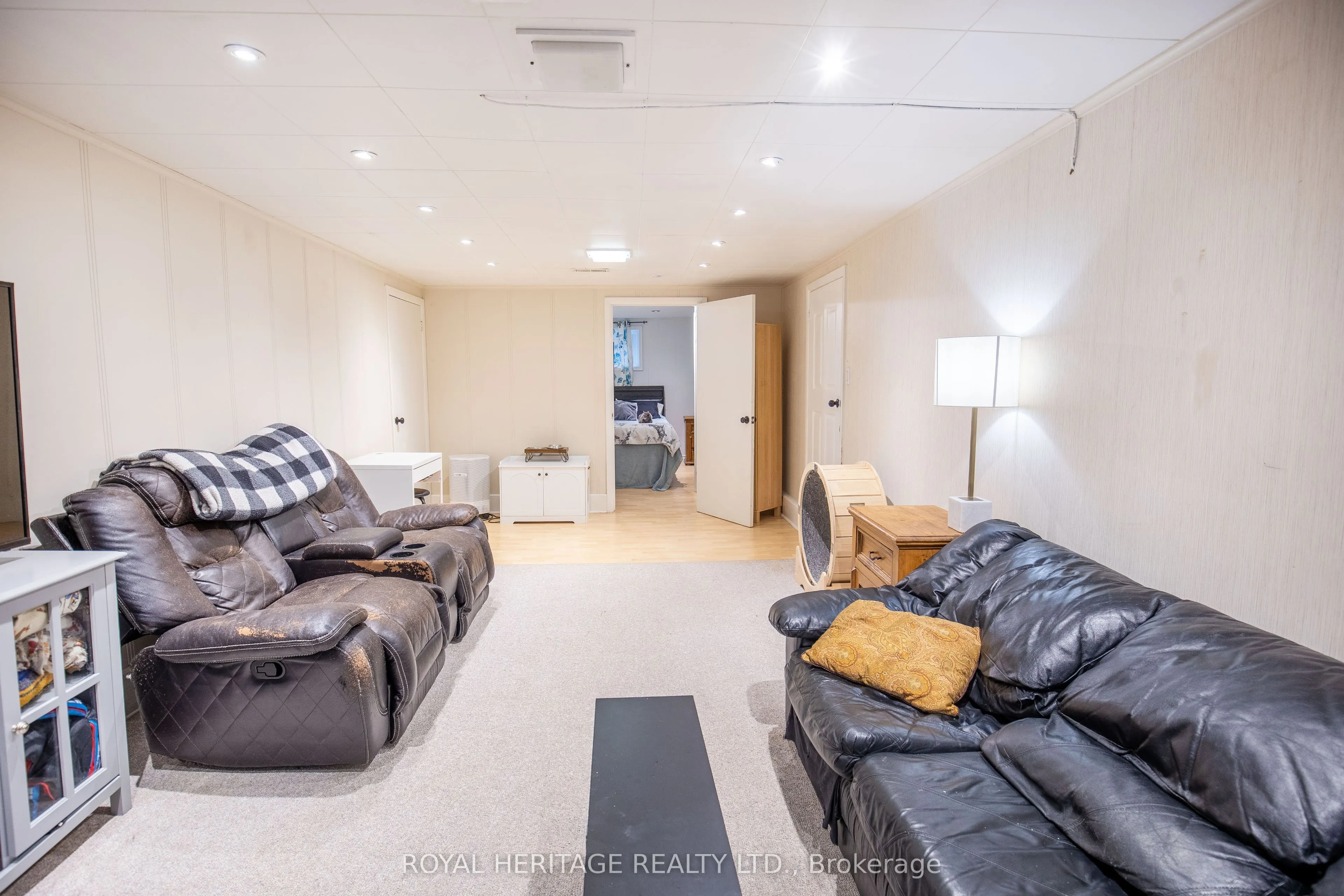 111 Adelaide Street N