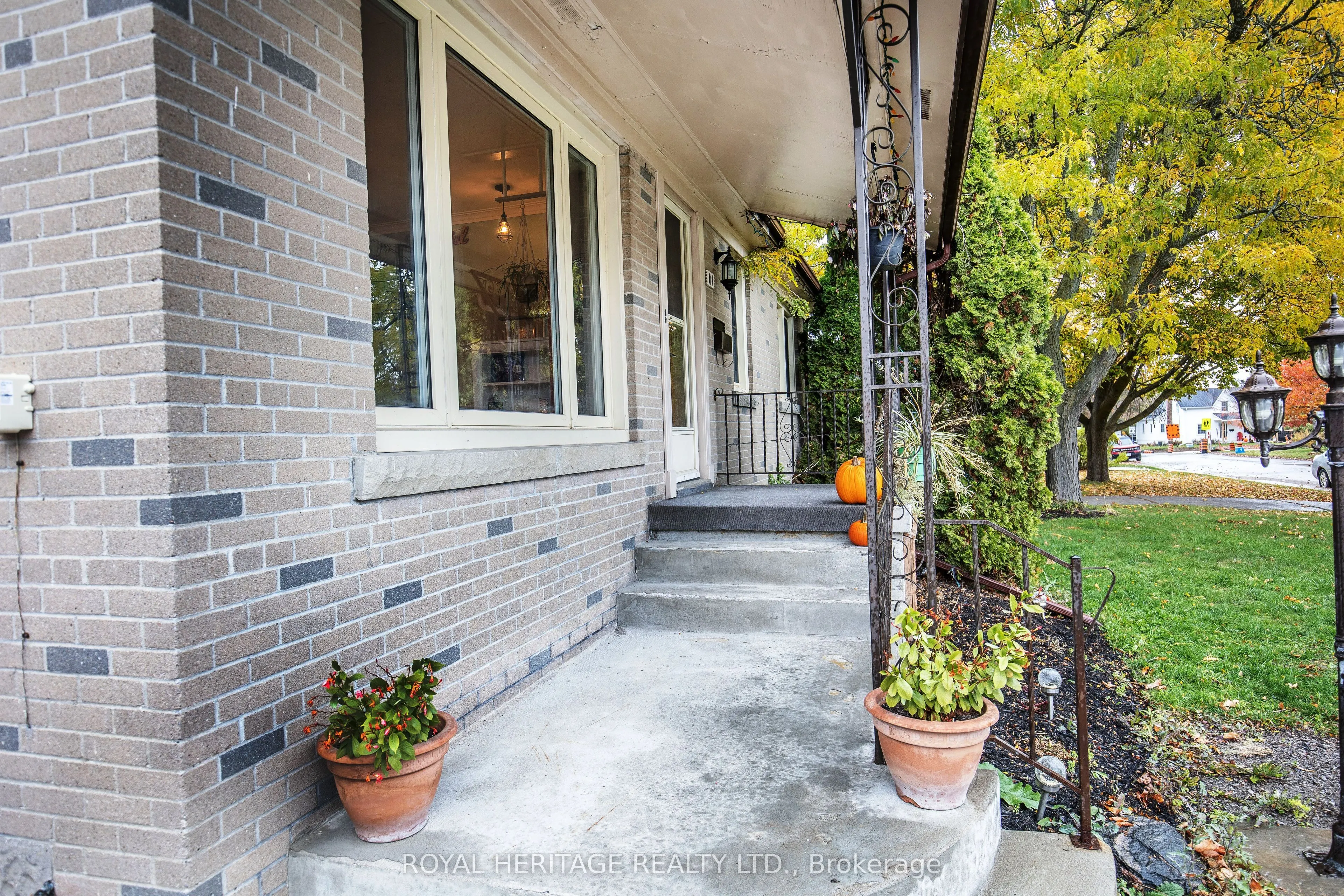 111 Adelaide Street N