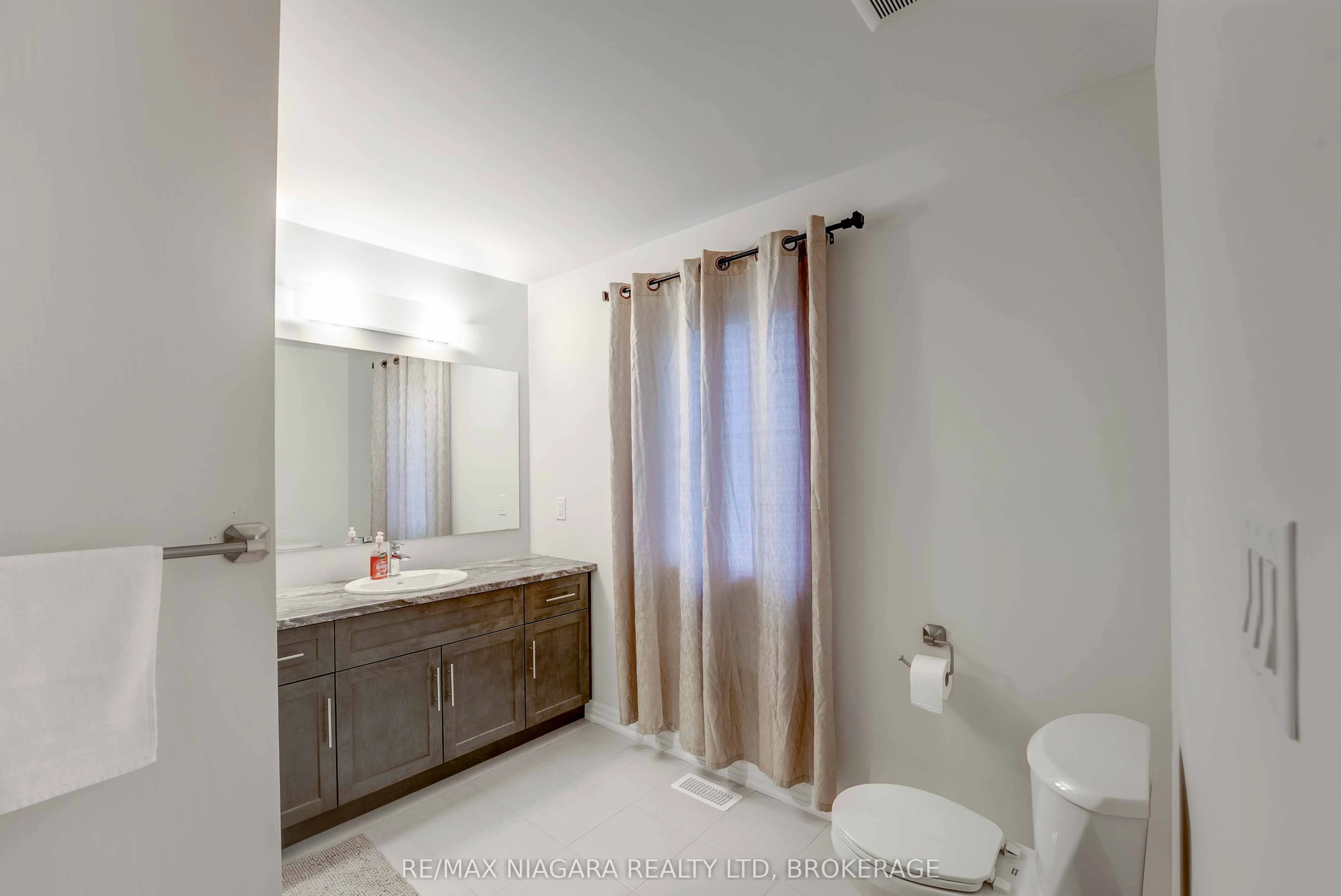 90 Hillcrest Road, #Main