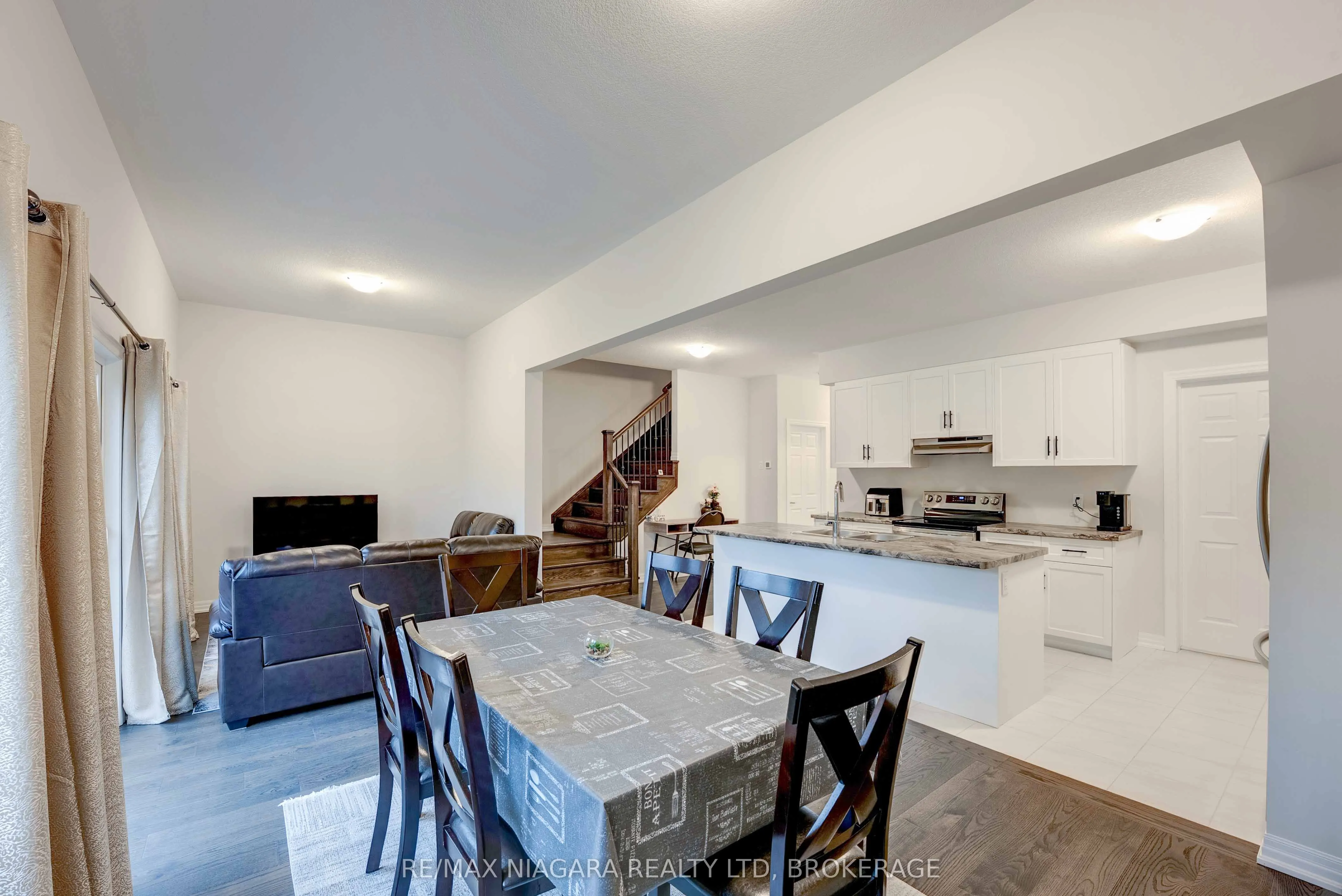 90 Hillcrest Road, #Main