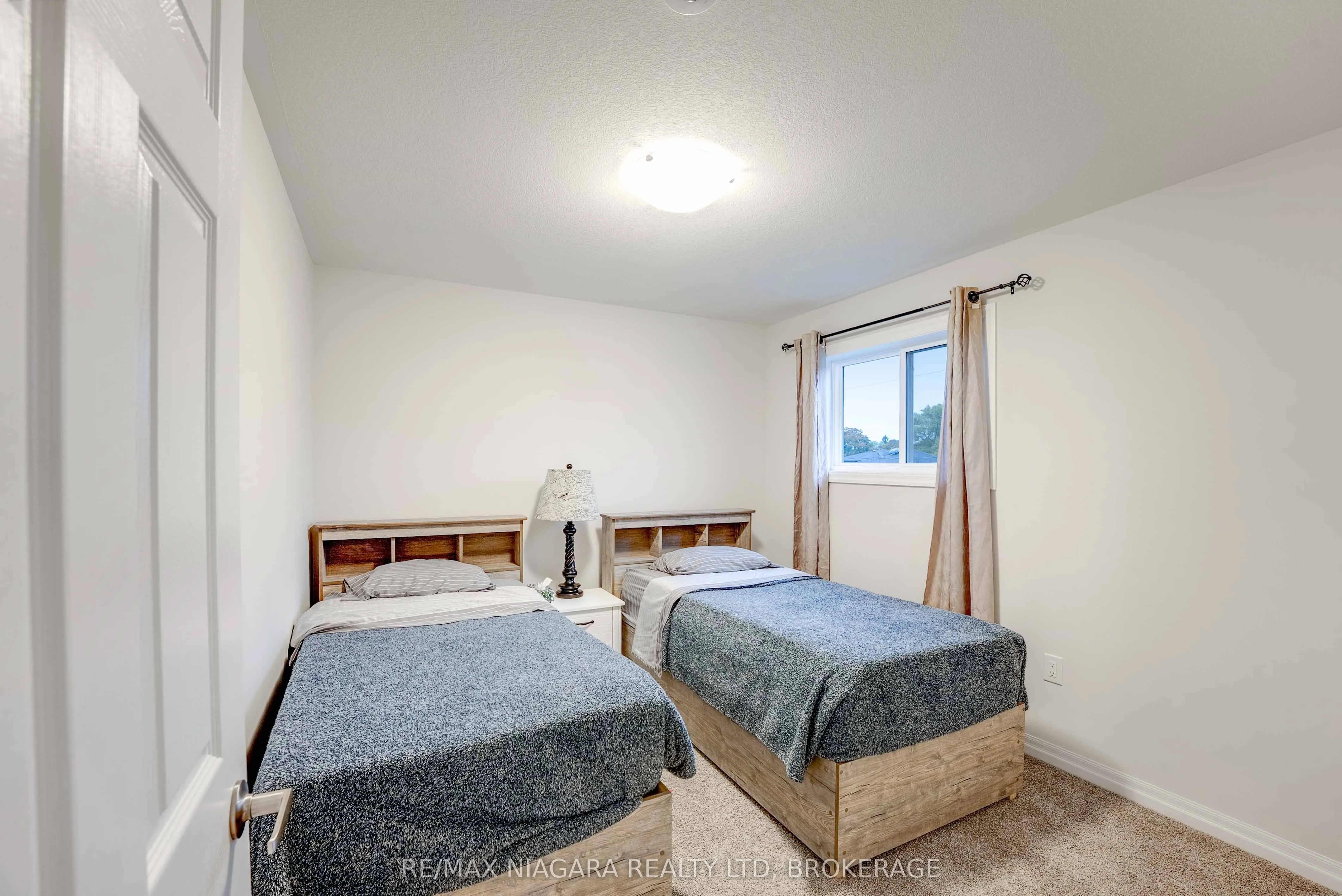 90 Hillcrest Road, #Main