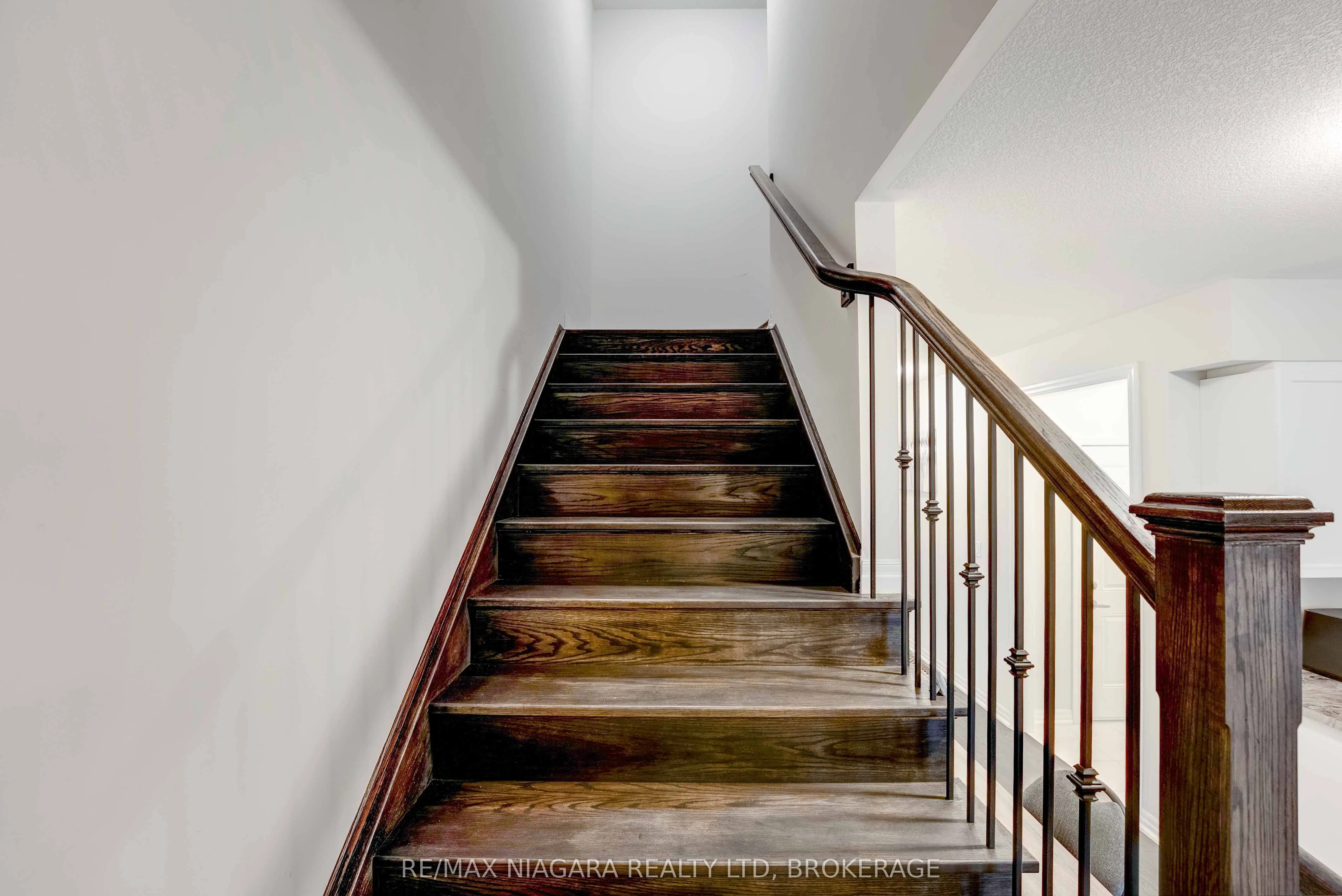 90 Hillcrest Road, #Main