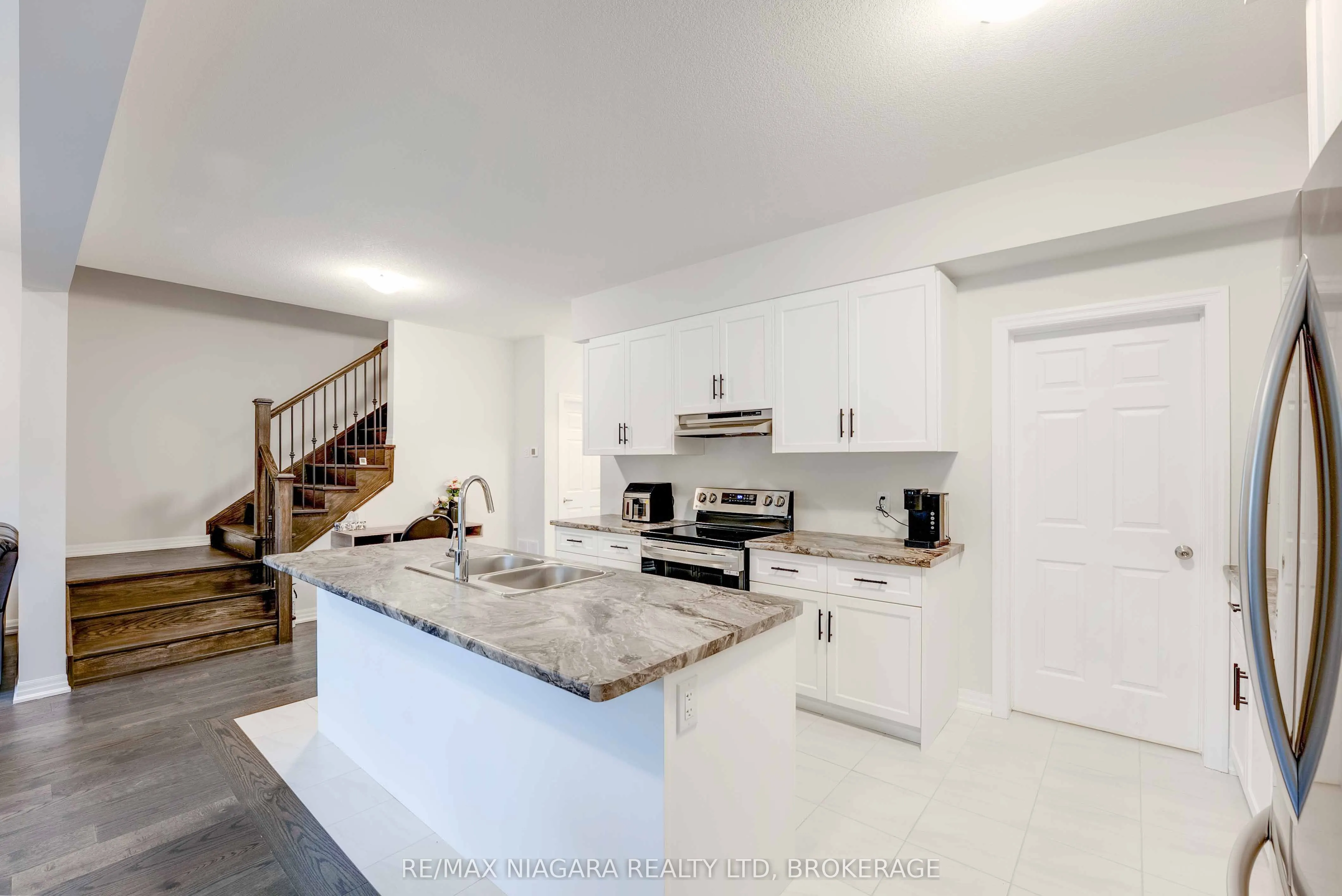 90 Hillcrest Road, #Main