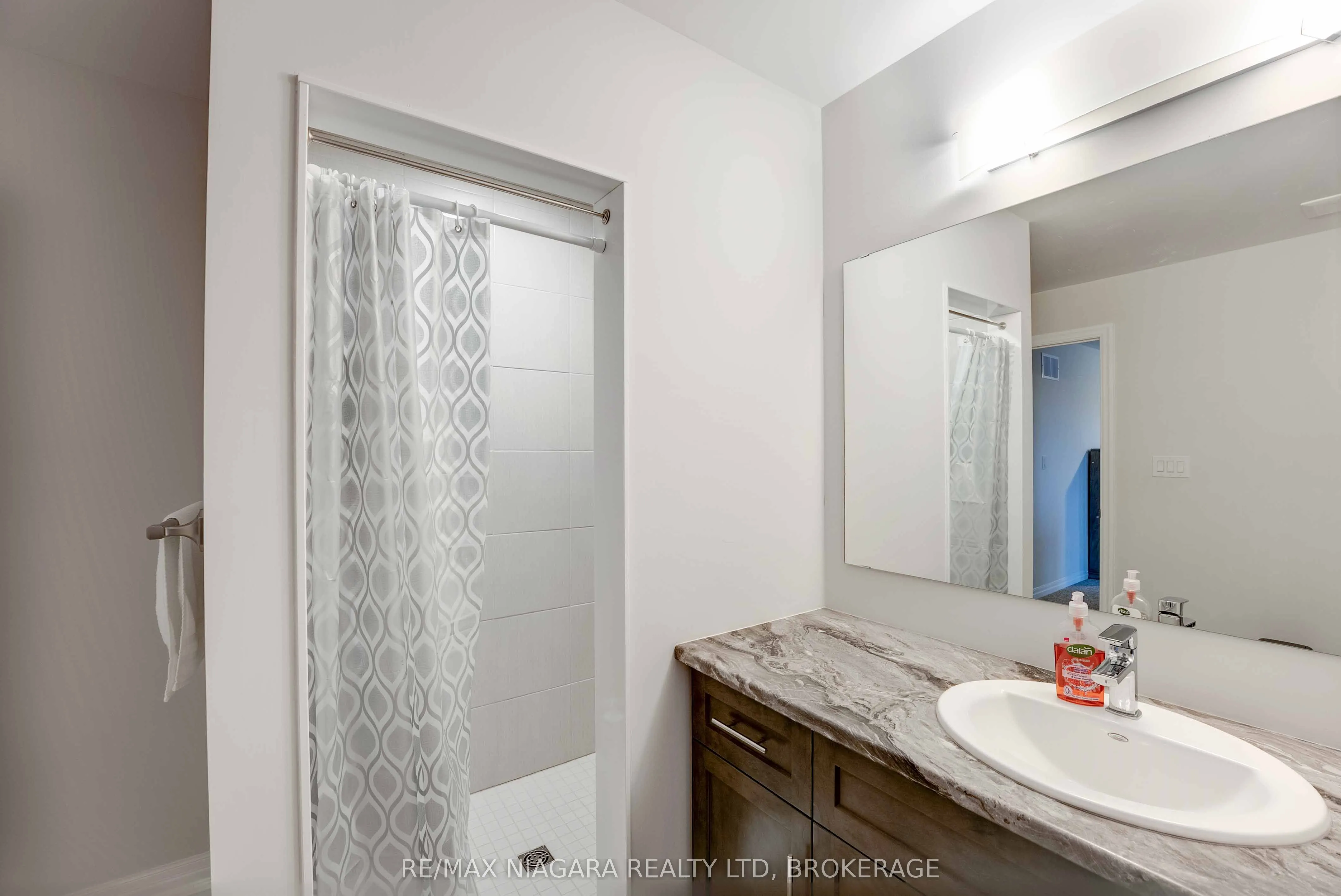 90 Hillcrest Road, #Main